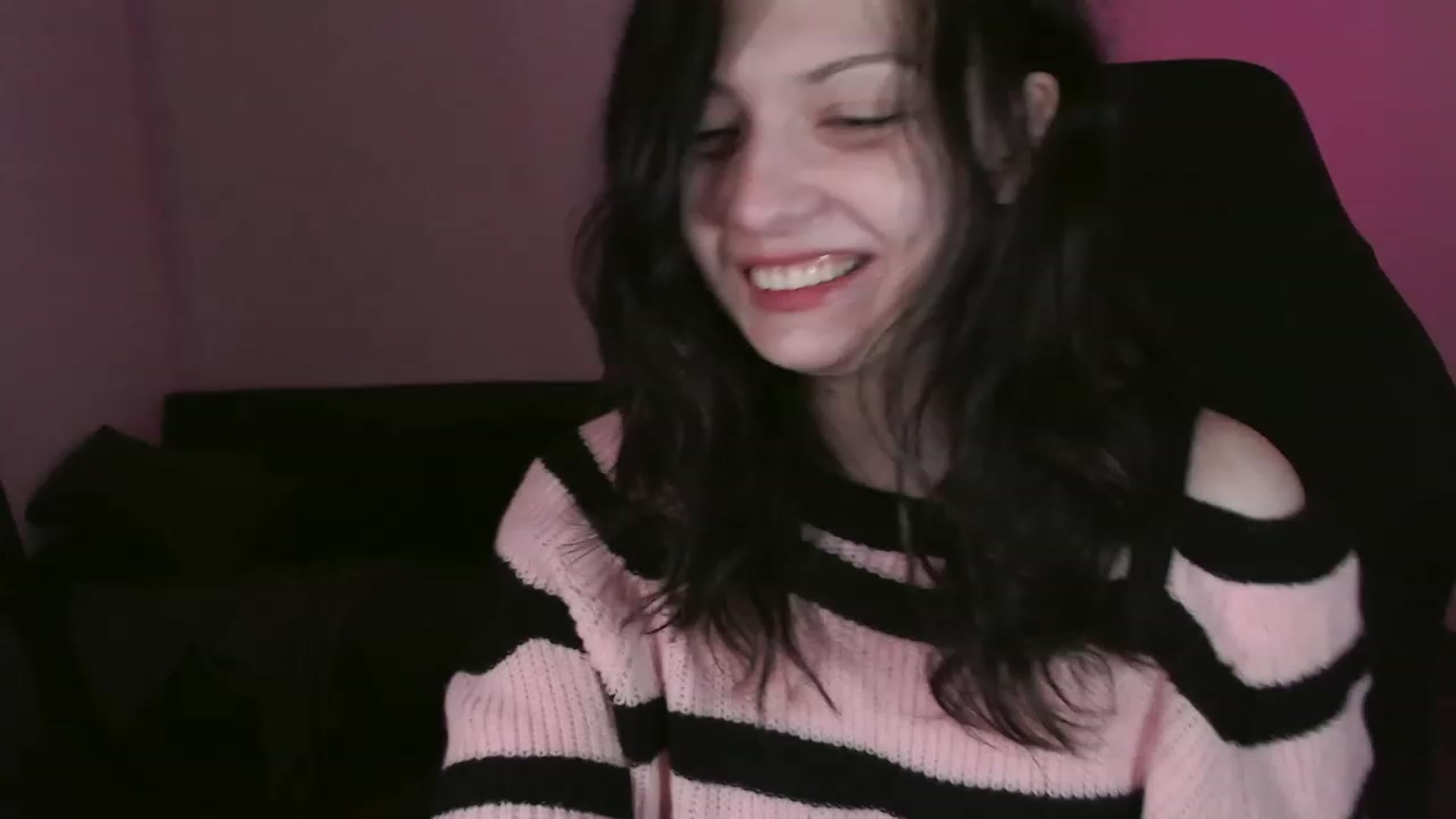 Gallery image thumbnail from RoomToAvoid's myfreecams stream on, 10/17/2023, 02:52 image 10 of 20