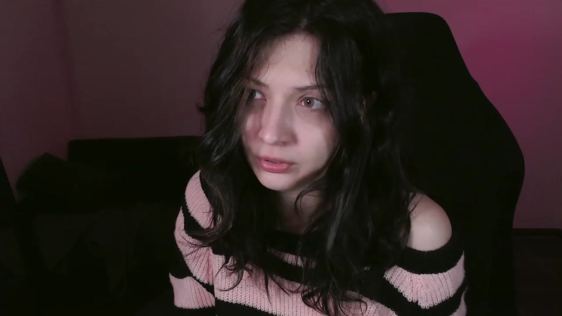 Gallery image thumbnail from RoomToAvoid's myfreecams stream on, 10/17/2023, 02:52 image 5 of 20