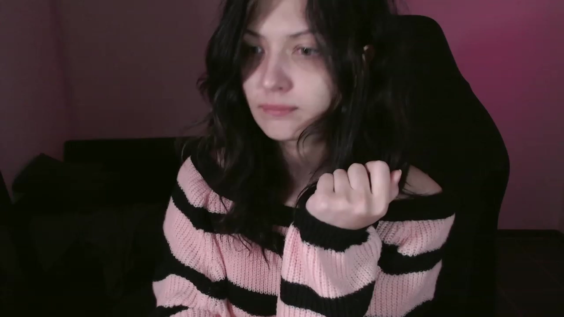 Gallery image thumbnail from RoomToAvoid's myfreecams stream on, 10/17/2023, 02:52 image 4 of 20