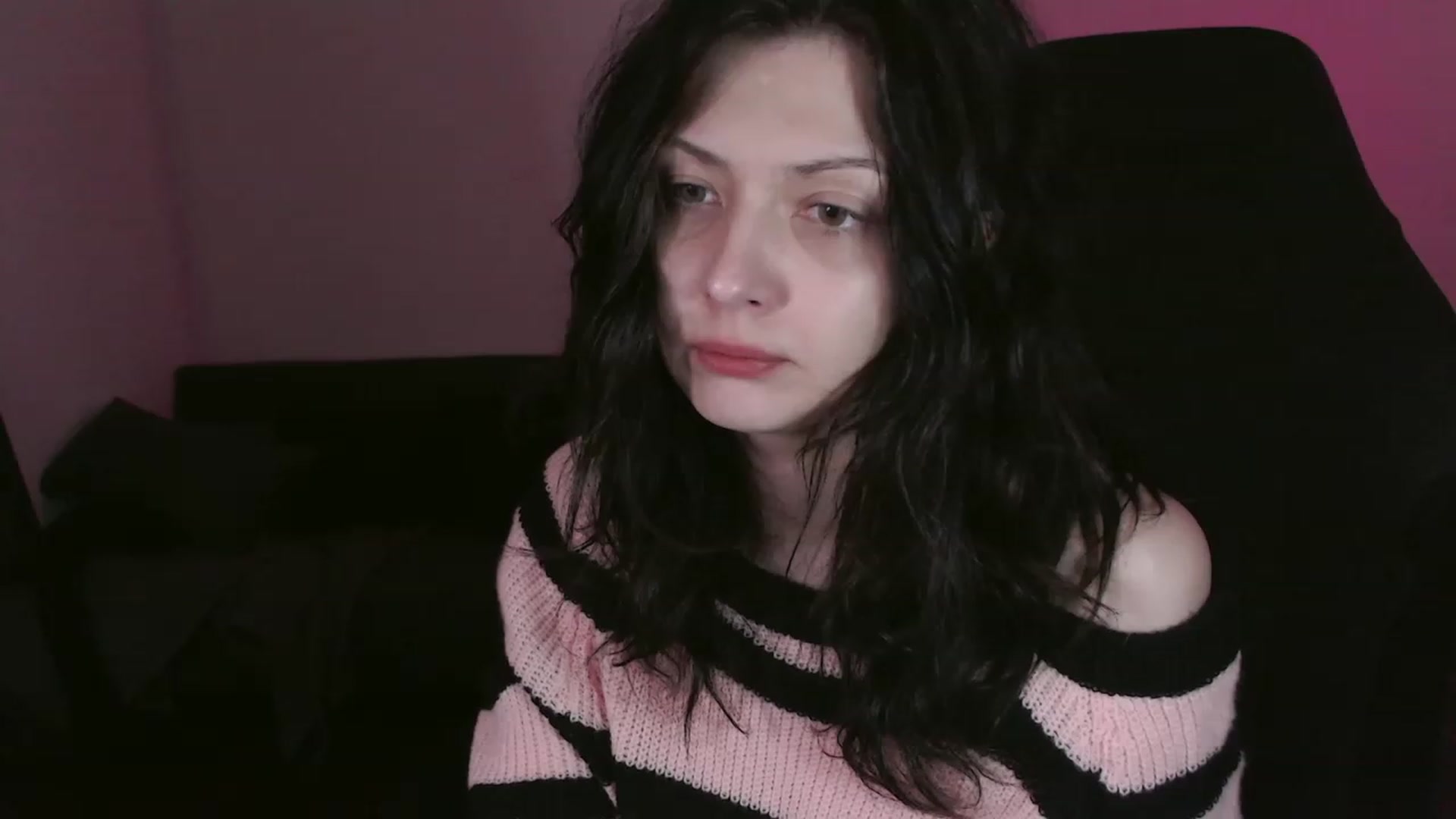Gallery image thumbnail from RoomToAvoid's myfreecams stream on, 10/17/2023, 02:52 image 8 of 20