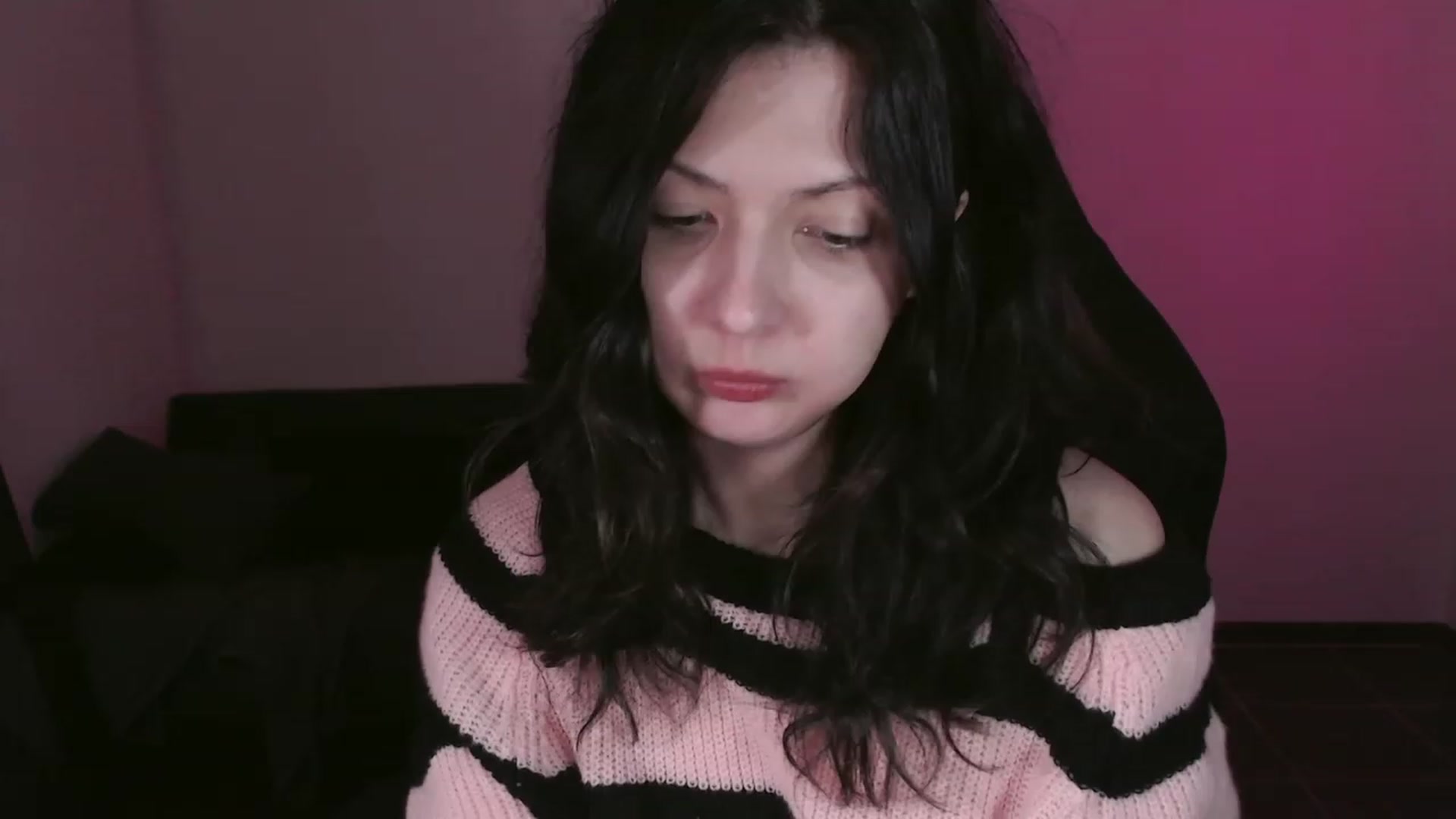 Gallery image thumbnail from RoomToAvoid's myfreecams stream on, 10/17/2023, 02:52 image 18 of 20