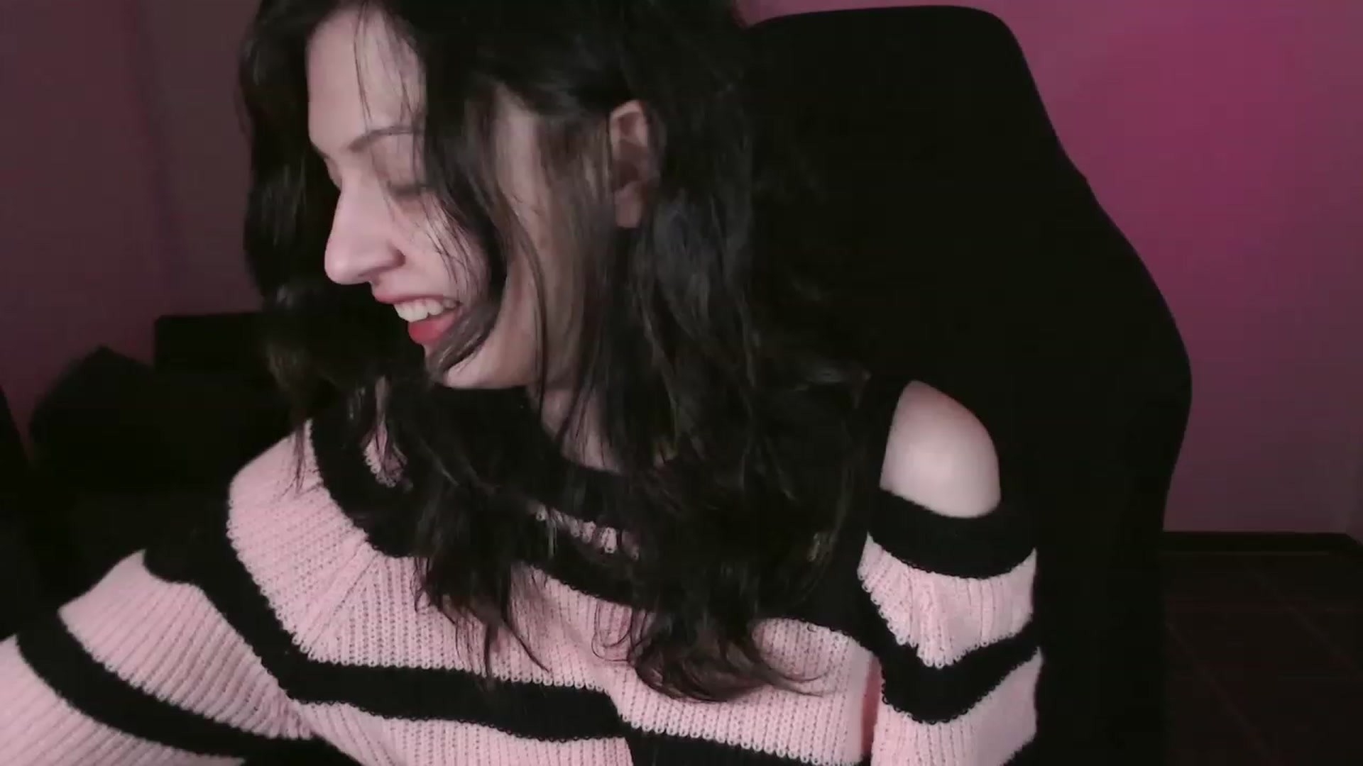Gallery image thumbnail from RoomToAvoid's myfreecams stream on, 10/17/2023, 02:52 image 11 of 20
