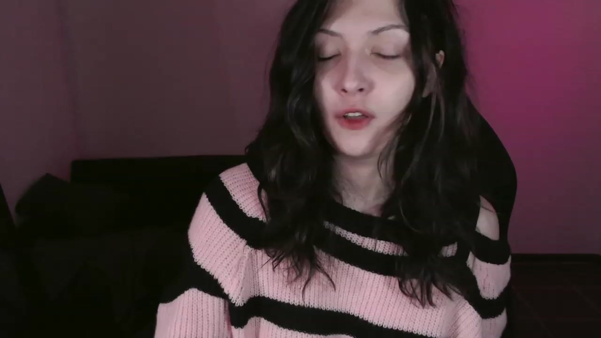Gallery image thumbnail from RoomToAvoid's myfreecams stream on, 10/17/2023, 02:52 image 16 of 20