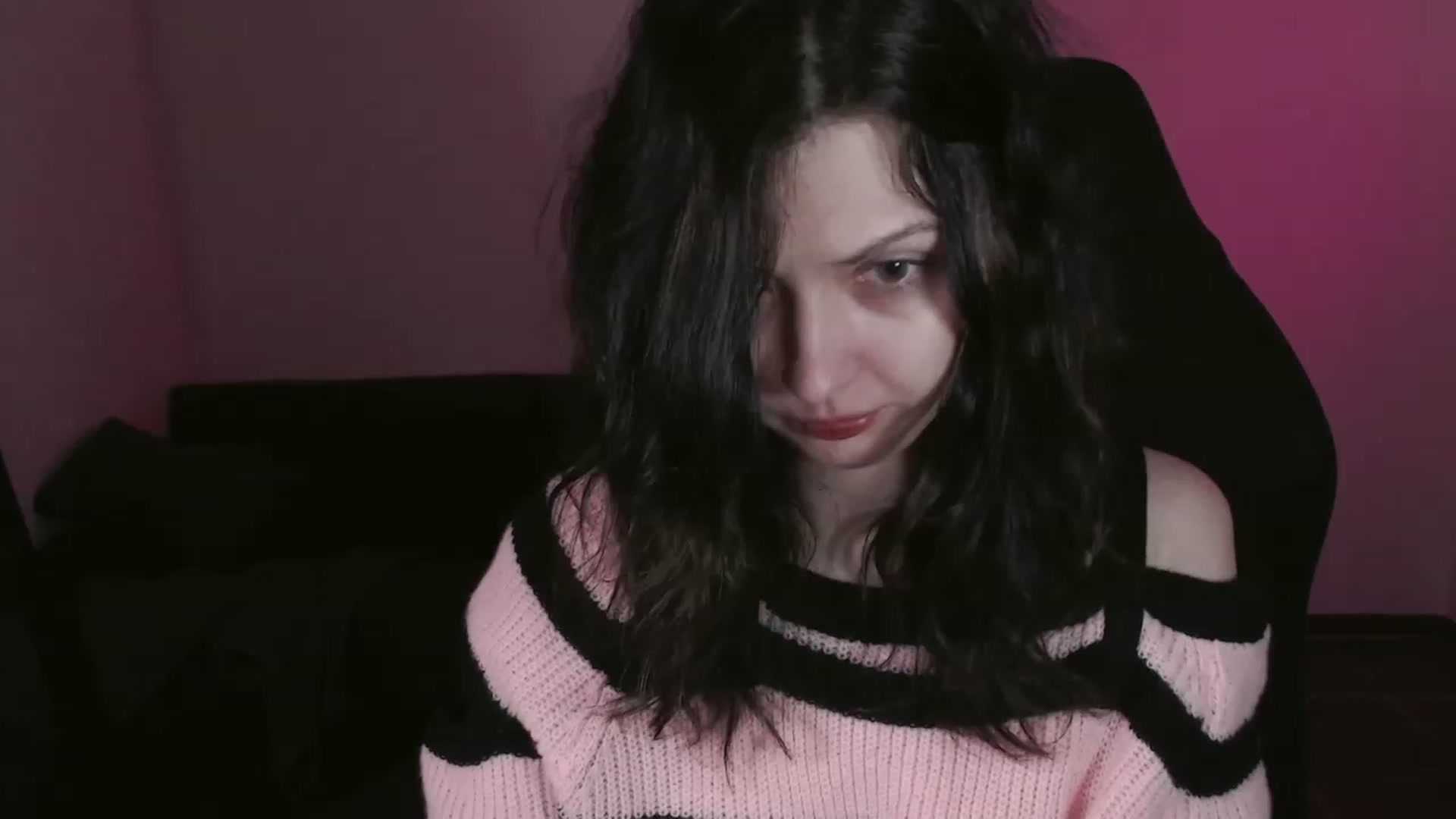 Gallery image thumbnail from RoomToAvoid's myfreecams stream on, 10/17/2023, 02:52 image 15 of 20
