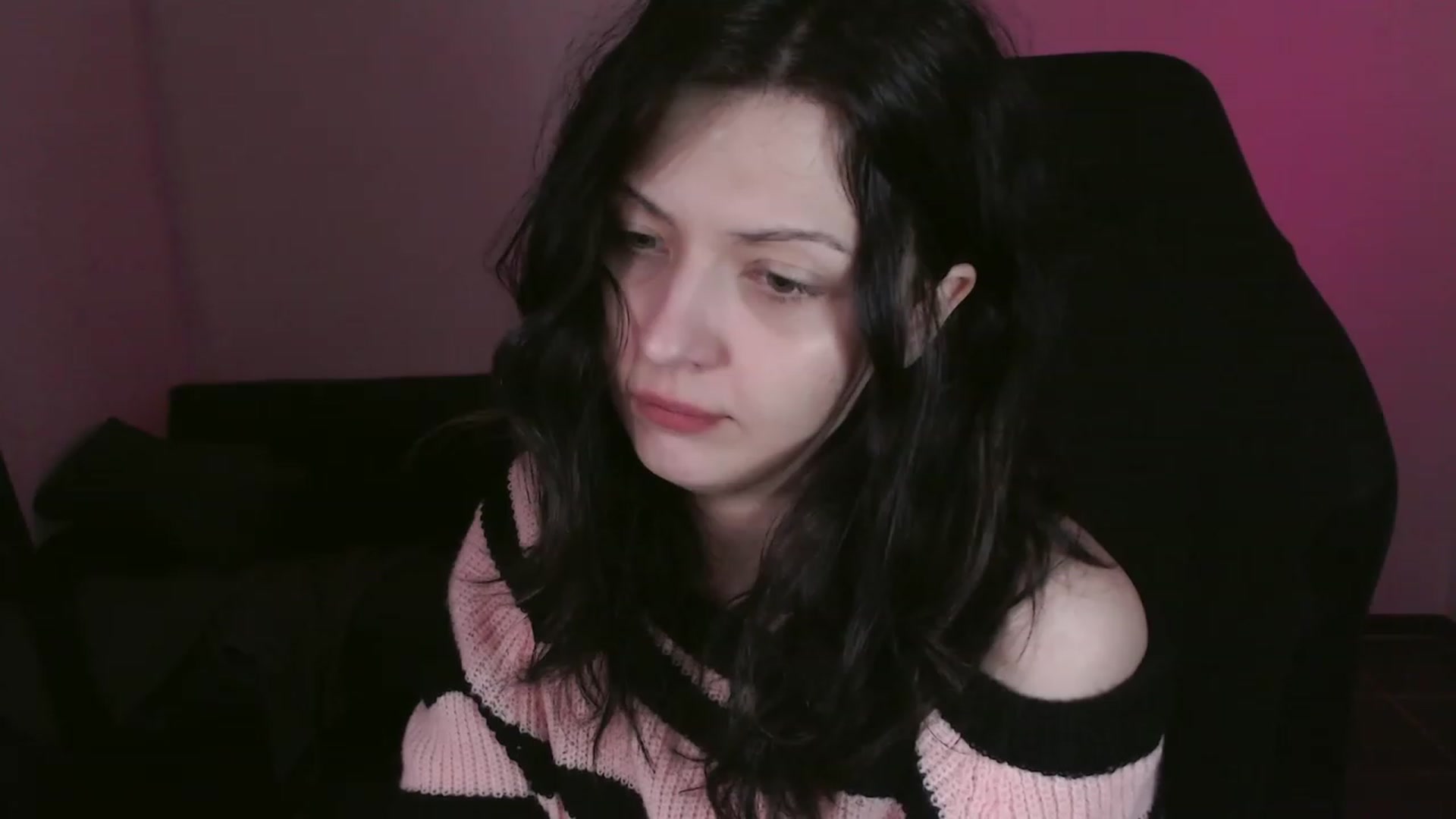 Gallery image thumbnail from RoomToAvoid's myfreecams stream on, 10/17/2023, 02:52 image 14 of 20