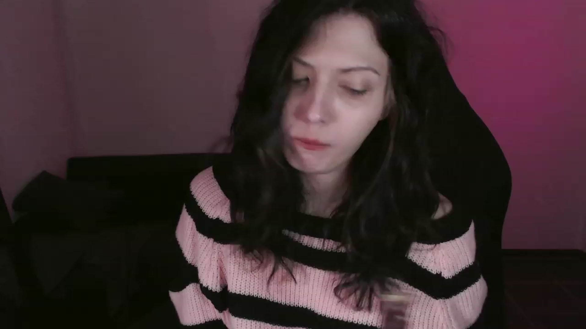 Gallery image thumbnail from RoomToAvoid's myfreecams stream on, 10/17/2023, 02:52 image 17 of 20
