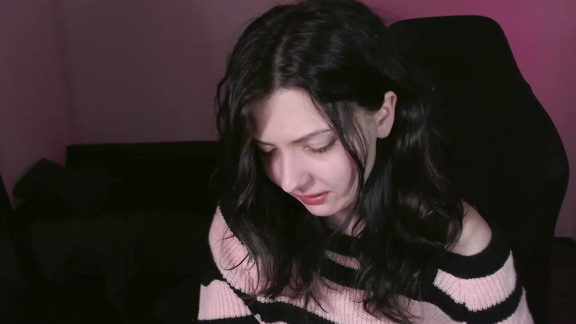 Gallery image thumbnail from RoomToAvoid's myfreecams stream on, 10/17/2023, 05:18 image 8 of 20