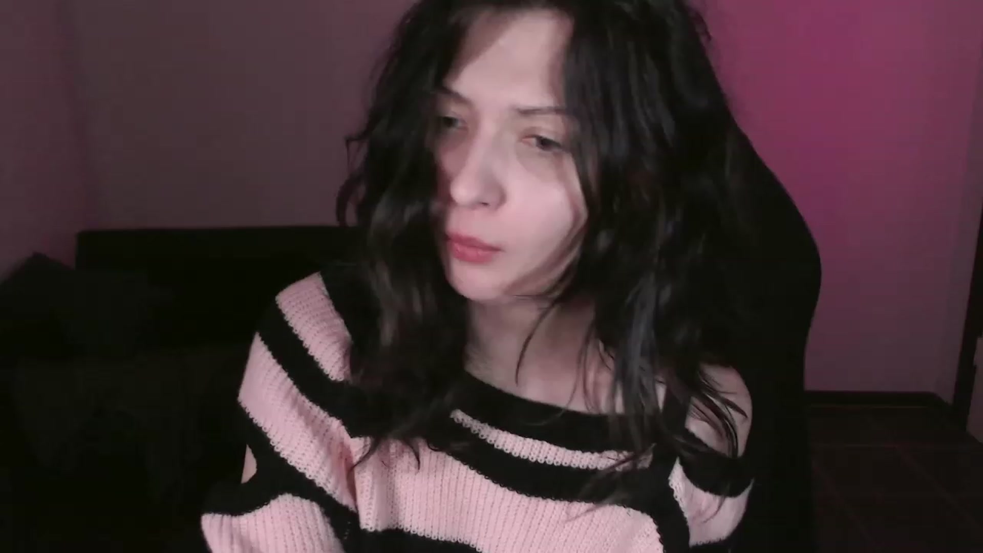 Gallery image thumbnail from RoomToAvoid's myfreecams stream on, 10/17/2023, 05:18 image 12 of 20