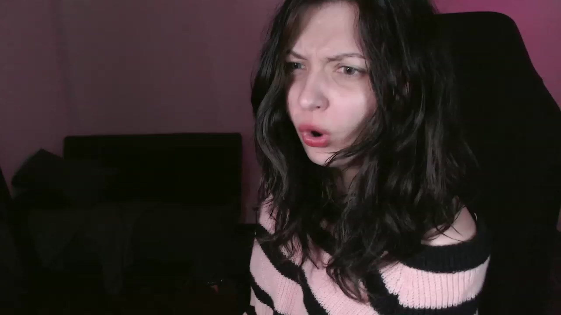 Gallery image thumbnail from RoomToAvoid's myfreecams stream on, 10/17/2023, 05:18 image 5 of 20