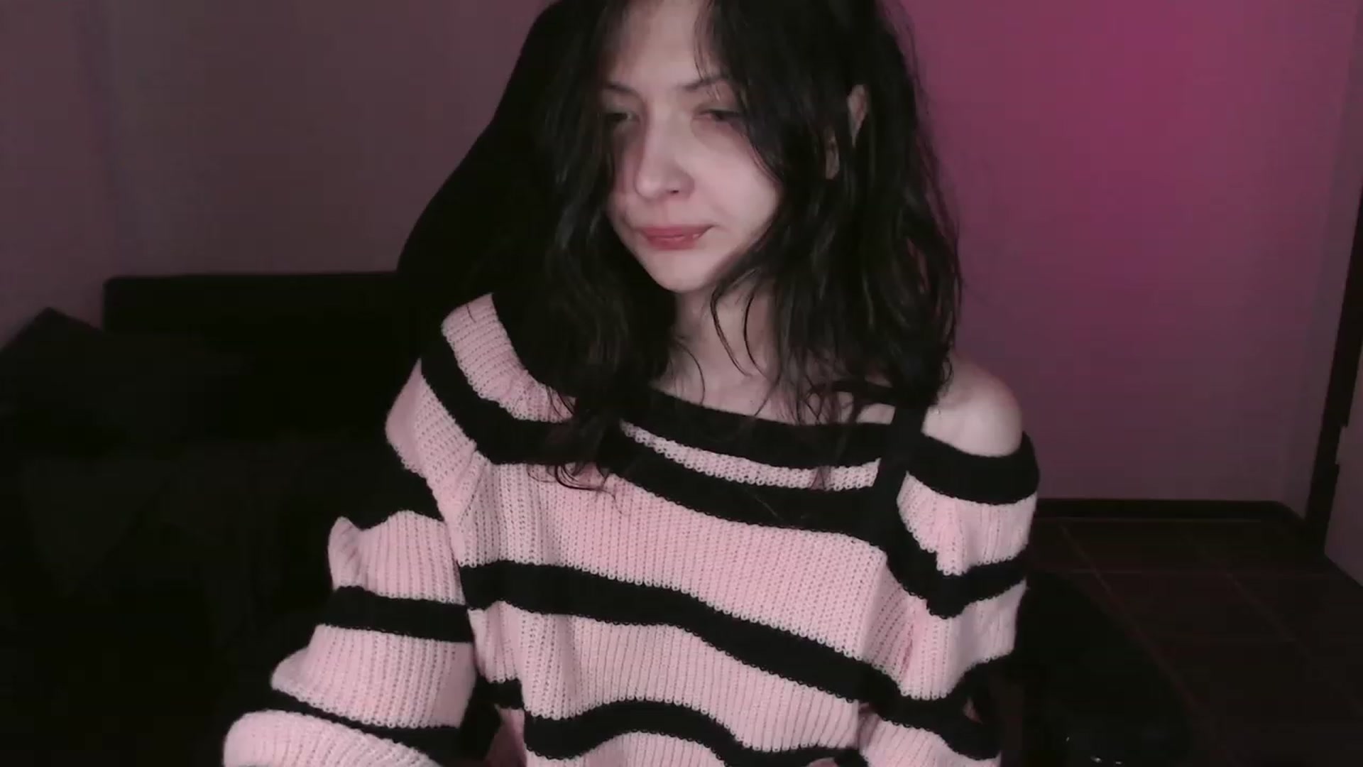 Gallery image thumbnail from RoomToAvoid's myfreecams stream on, 10/17/2023, 05:18 image 11 of 20