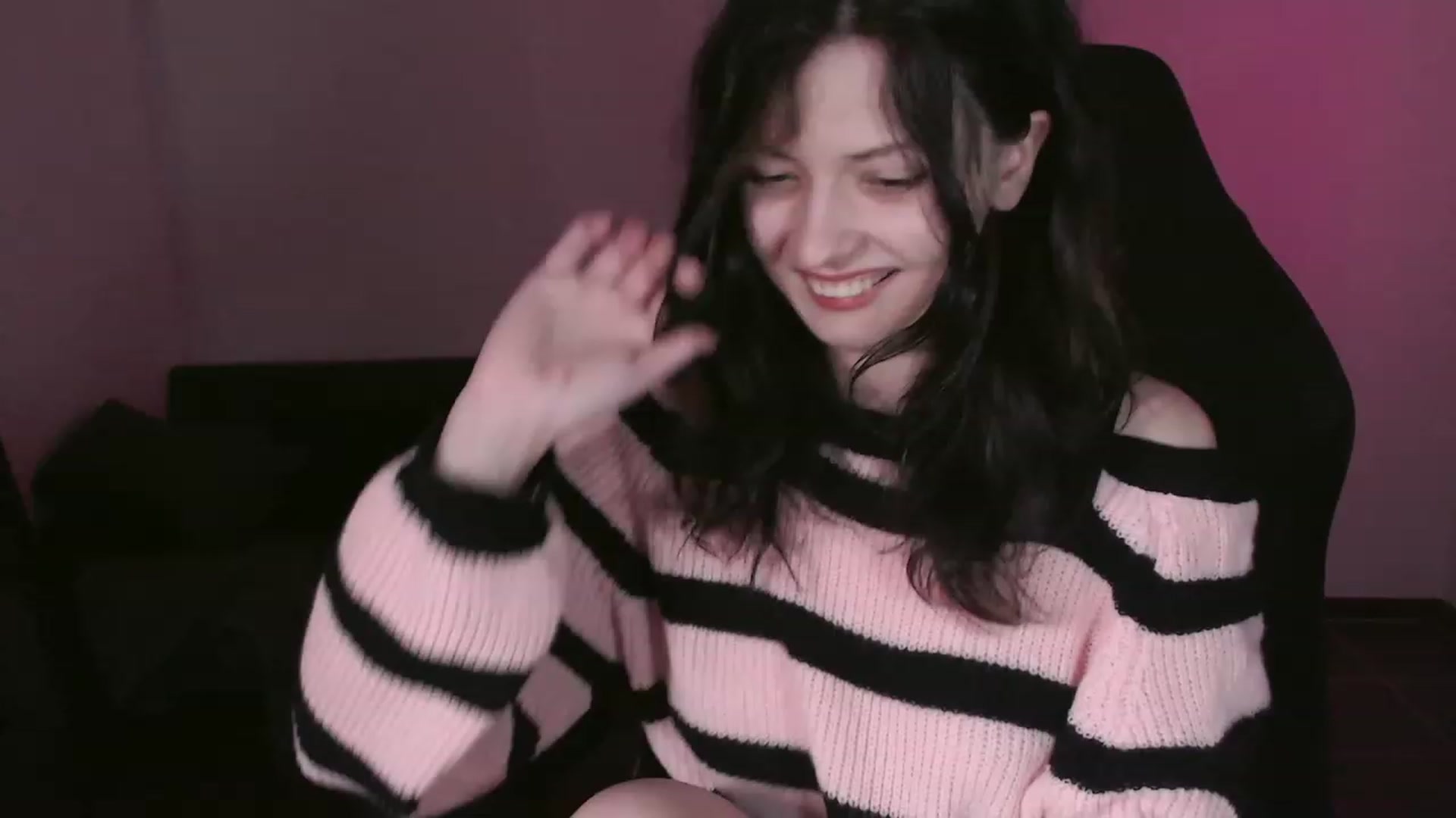 Gallery image thumbnail from RoomToAvoid's myfreecams stream on, 10/17/2023, 05:18 image 7 of 20