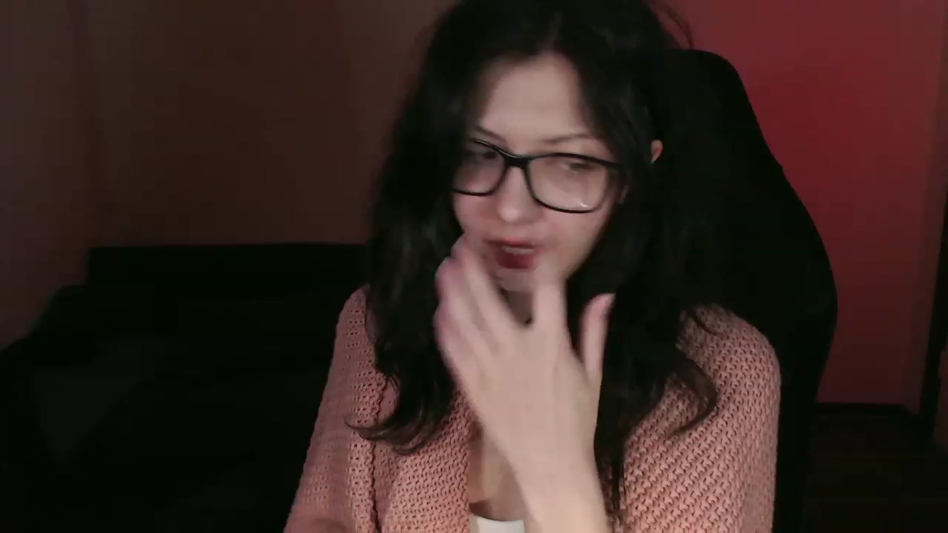 Gallery image thumbnail from RoomToAvoid's myfreecams stream on, 10/18/2023, 04:50 image 9 of 20