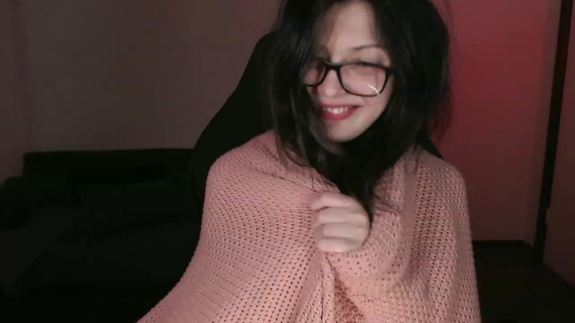 Gallery image thumbnail from RoomToAvoid's myfreecams stream on, 10/18/2023, 04:50 image 11 of 20