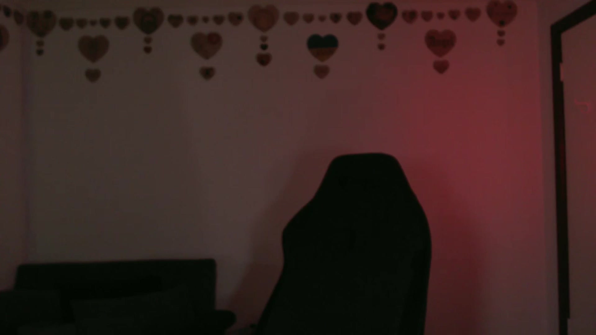 Gallery image thumbnail from RoomToAvoid's myfreecams stream on, 10/18/2023, 04:50 image 17 of 20