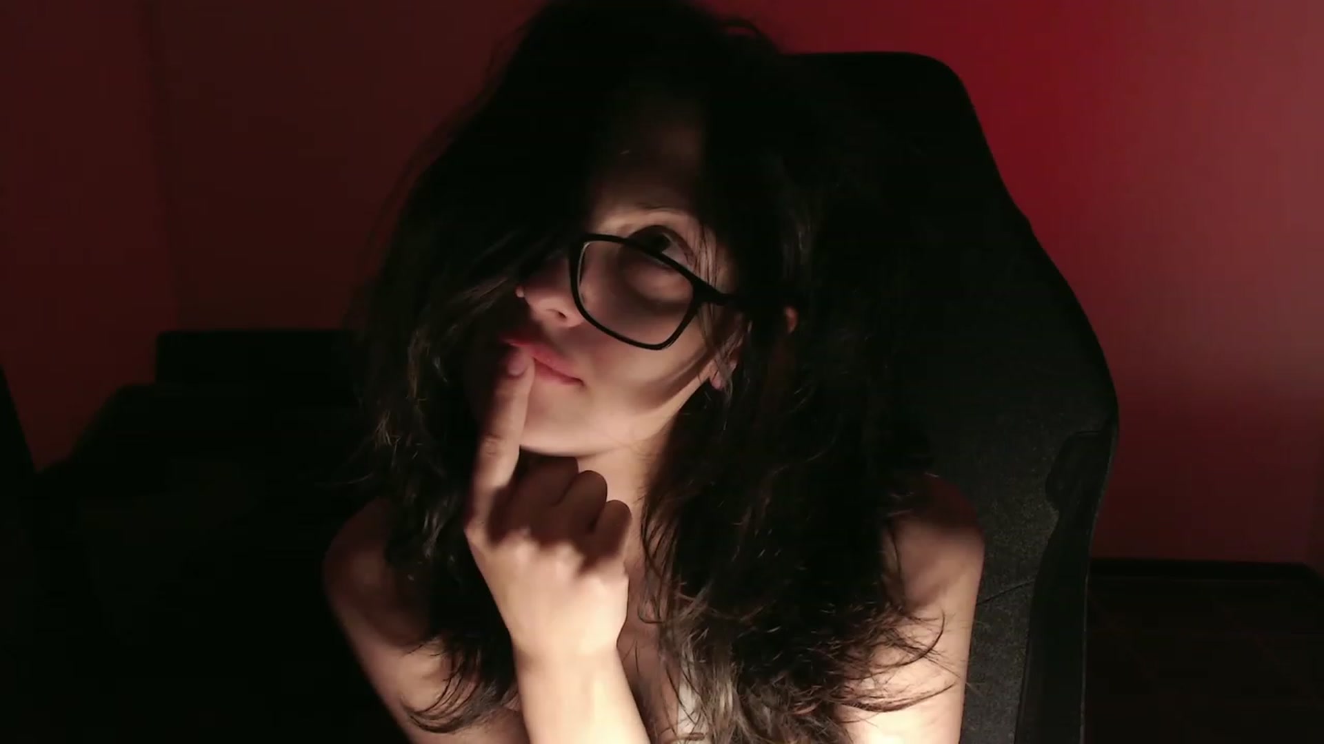 Gallery image thumbnail from RoomToAvoid's myfreecams stream on, 10/18/2023, 05:45 image 12 of 20