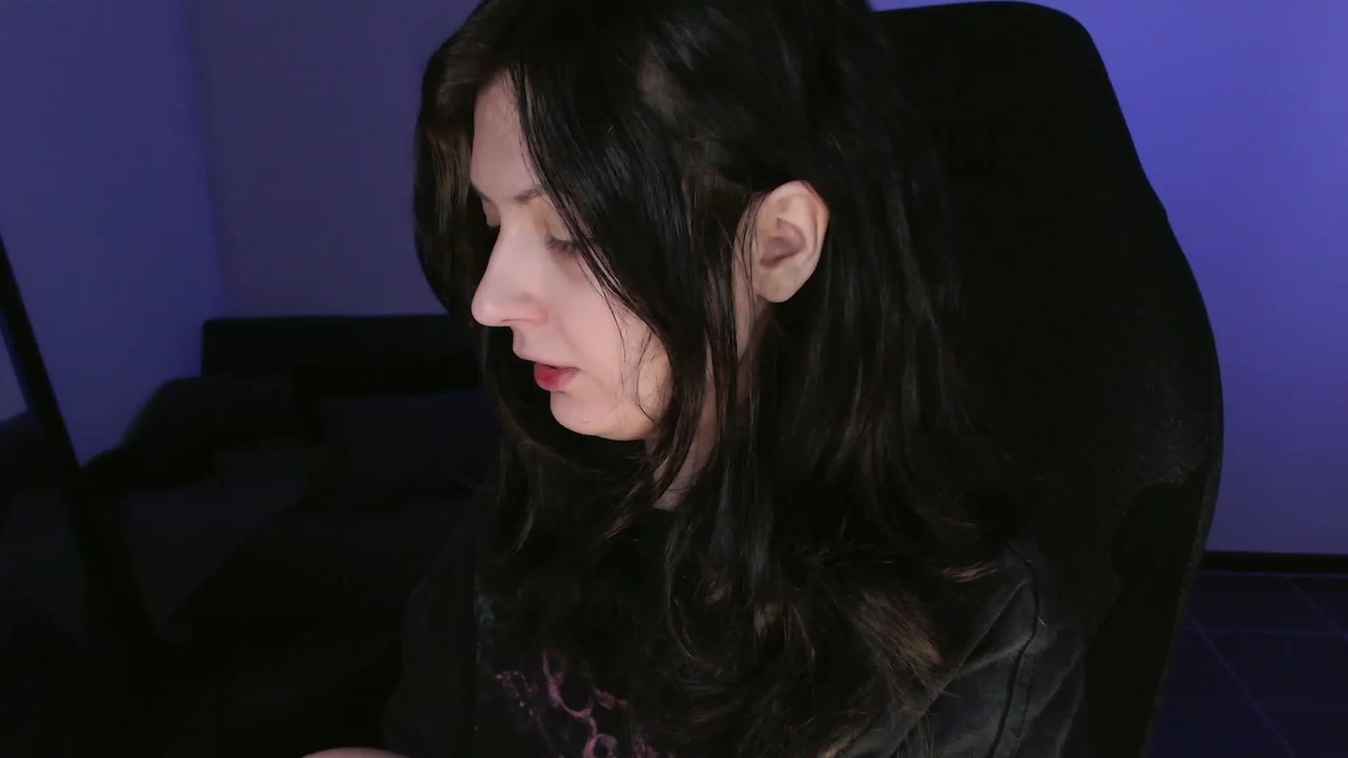 Gallery image thumbnail from RoomToAvoid's myfreecams stream on, 10/20/2023, 01:45 image 11 of 20