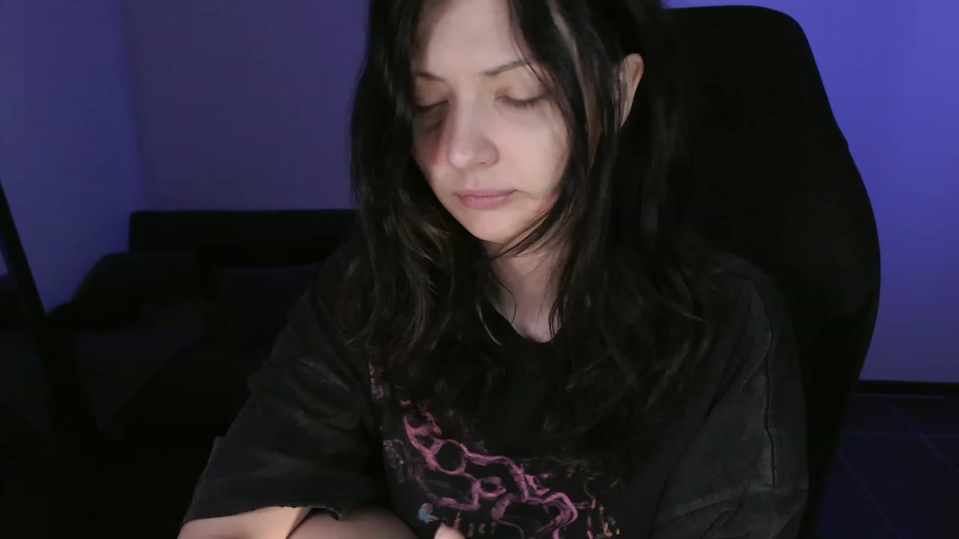 Gallery image thumbnail from RoomToAvoid's myfreecams stream on, 10/20/2023, 01:45 image 3 of 20