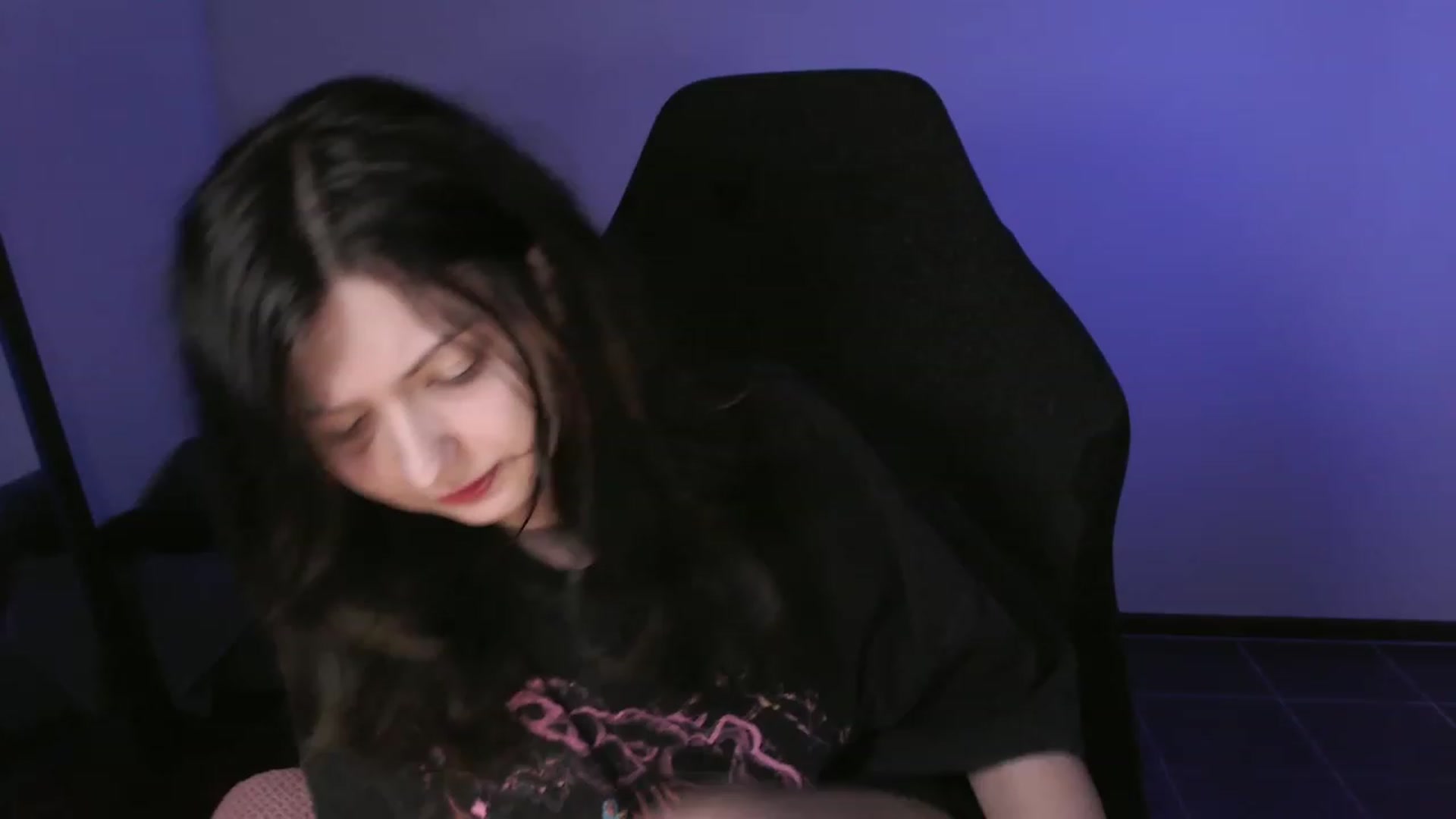 Gallery image thumbnail from RoomToAvoid's myfreecams stream on, 10/20/2023, 01:45 image 19 of 20