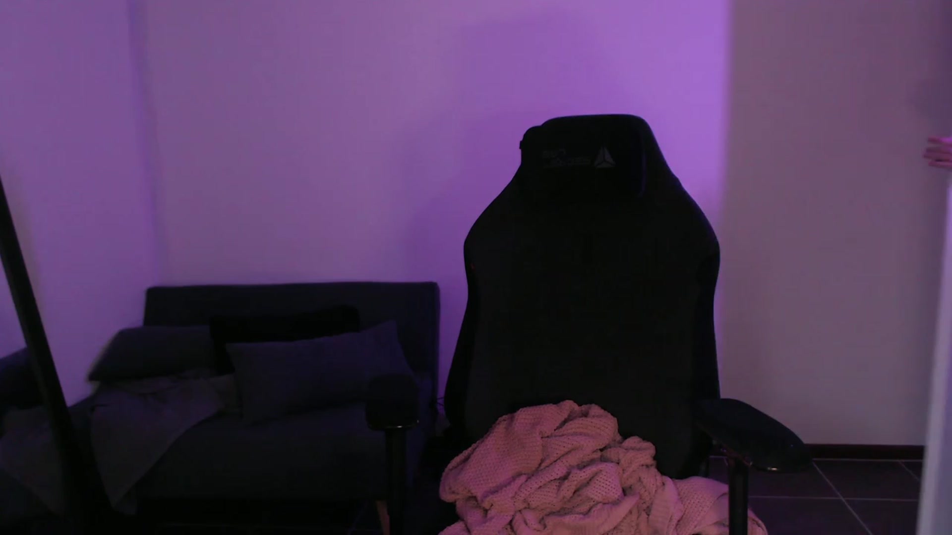 Gallery image thumbnail from RoomToAvoid's myfreecams stream on, 10/23/2023, 23:24 image 17 of 20
