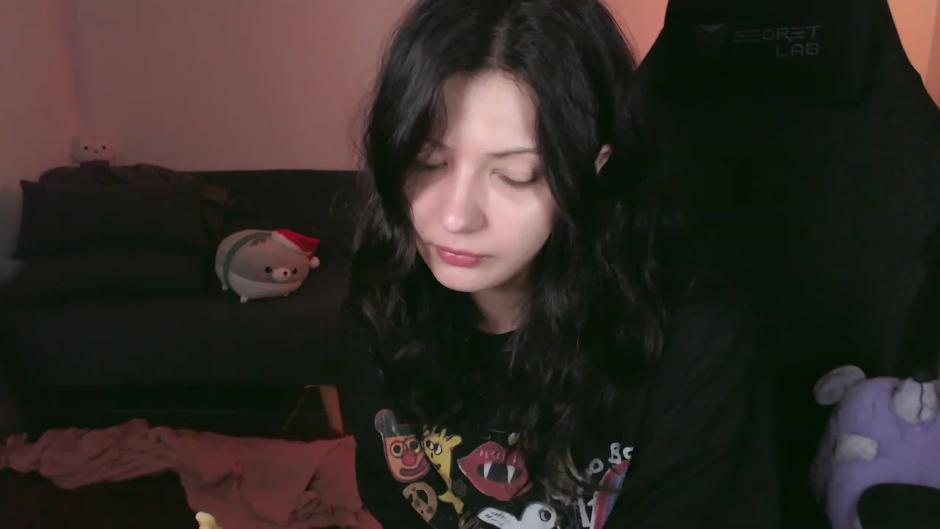 Gallery image thumbnail from RoomToAvoid's myfreecams stream on, 11/11/2023, 24:03 image 8 of 20