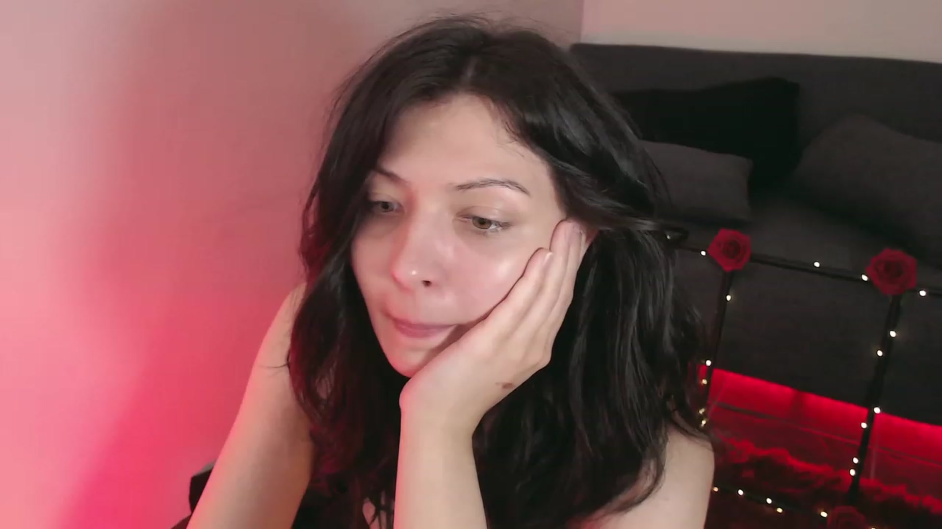 Gallery image thumbnail from RoomToAvoid's myfreecams stream on, 11/14/2023, 03:40 image 4 of 20