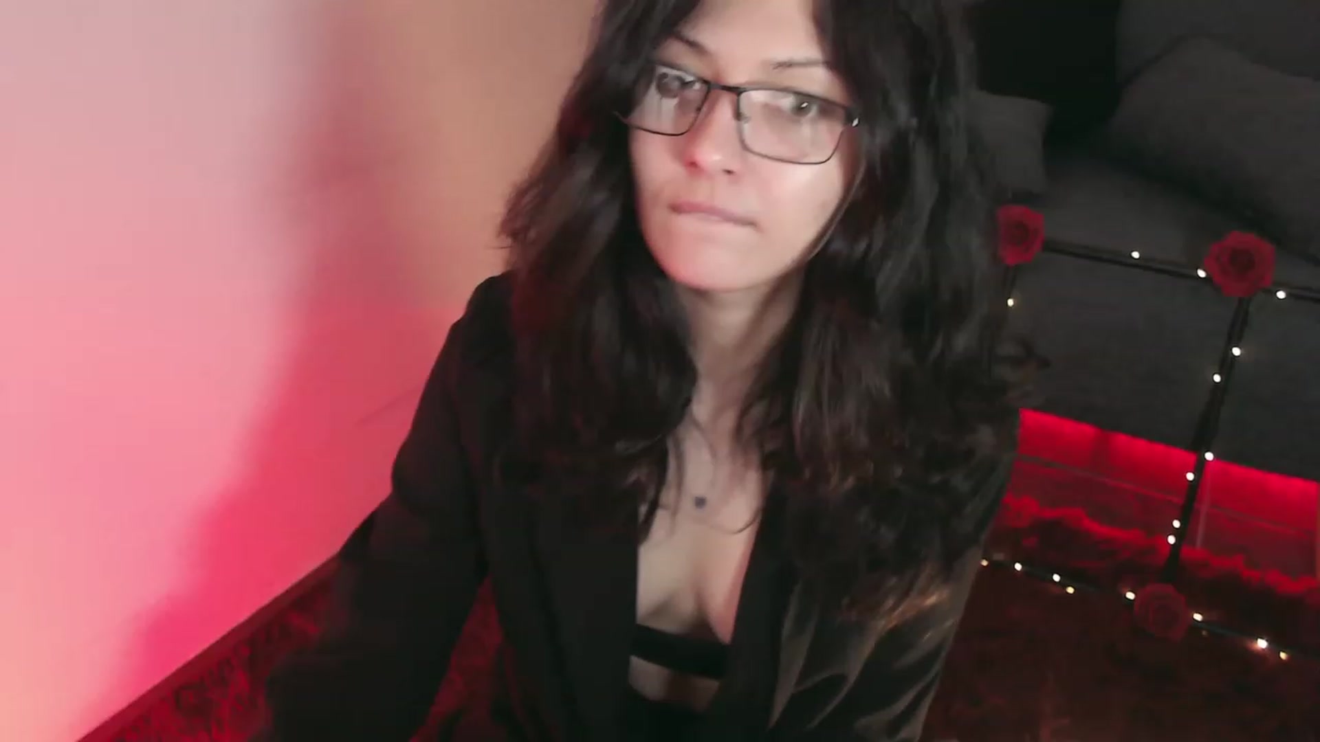 Gallery image thumbnail from RoomToAvoid's myfreecams stream on, 11/14/2023, 03:40 image 6 of 20