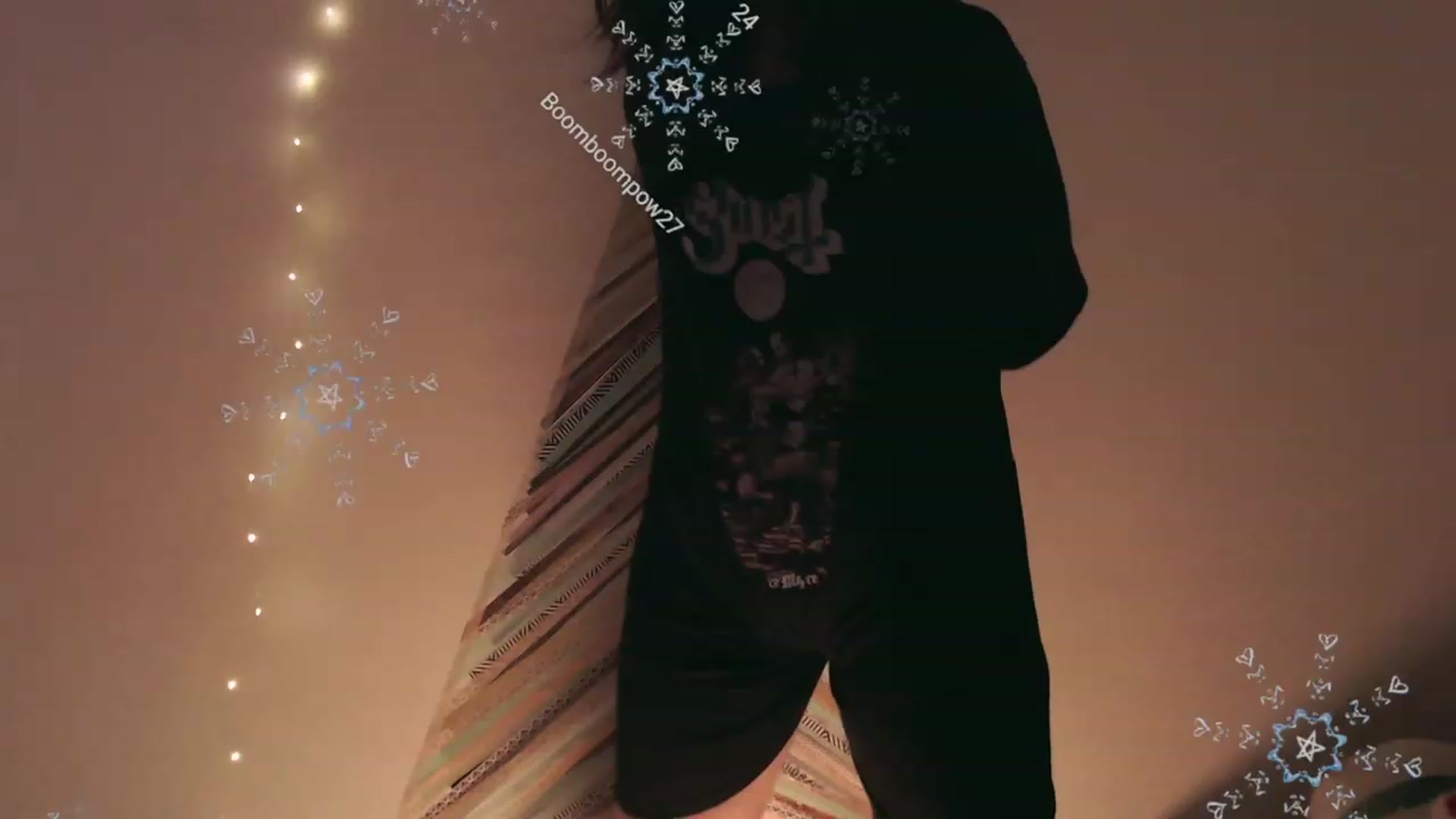 Gallery image thumbnail from RoomToAvoid's myfreecams stream on, 11/17/2023, 05:53 image 5 of 20