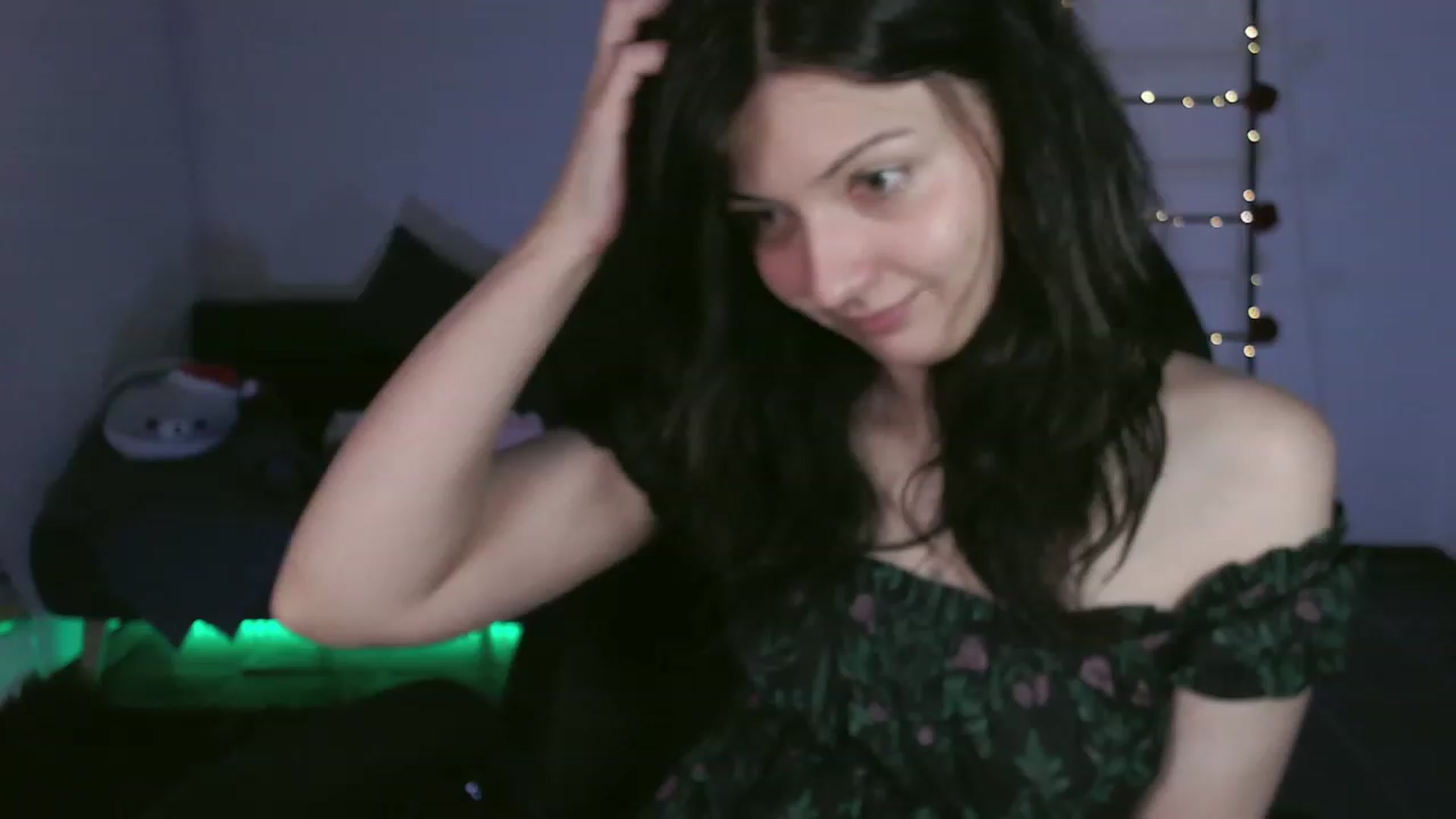 Gallery image thumbnail from RoomToAvoid's myfreecams stream on, 11/18/2023, 03:07 image 2 of 20