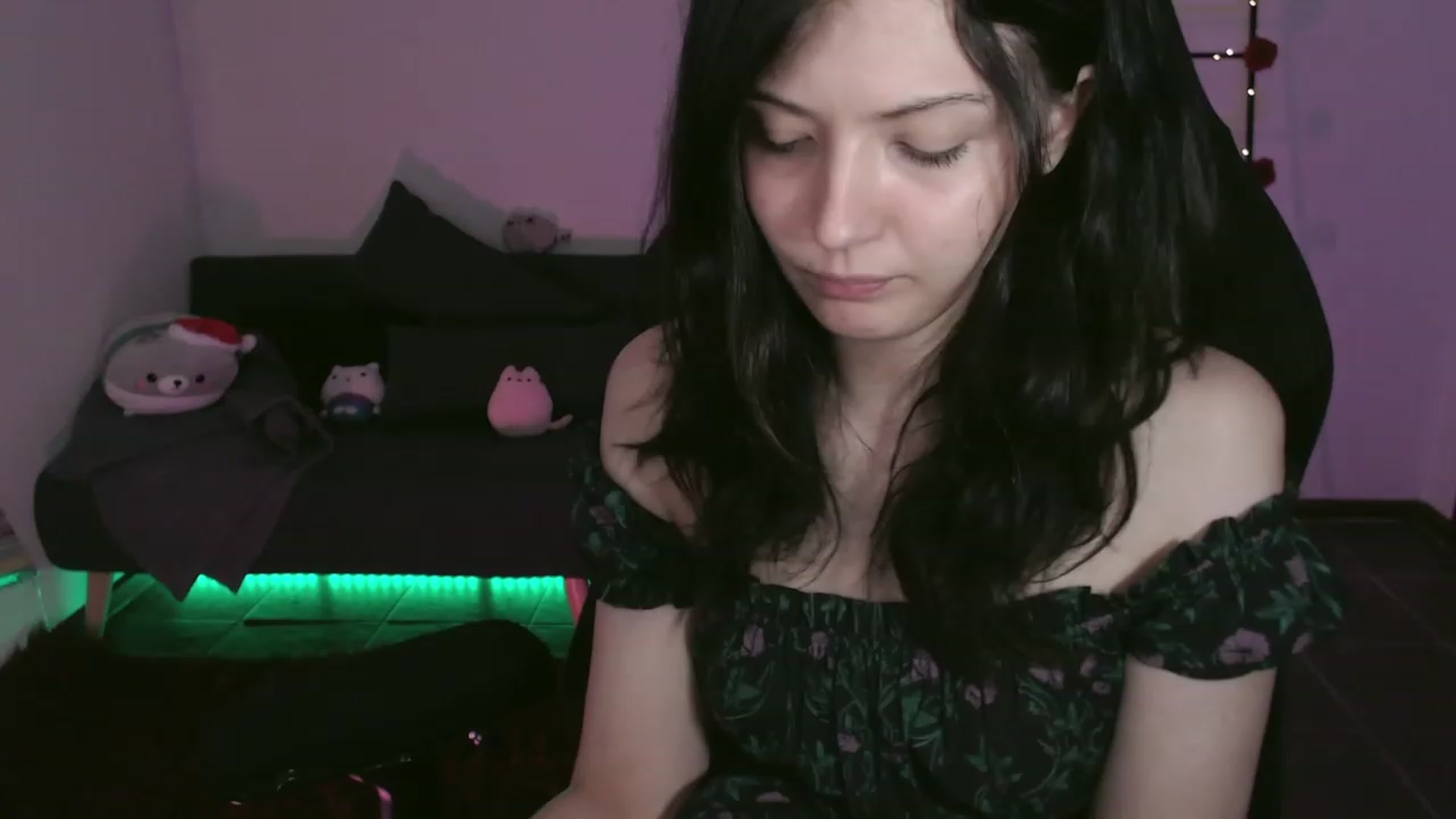 Gallery image thumbnail from RoomToAvoid's myfreecams stream on, 11/18/2023, 03:07 image 7 of 20
