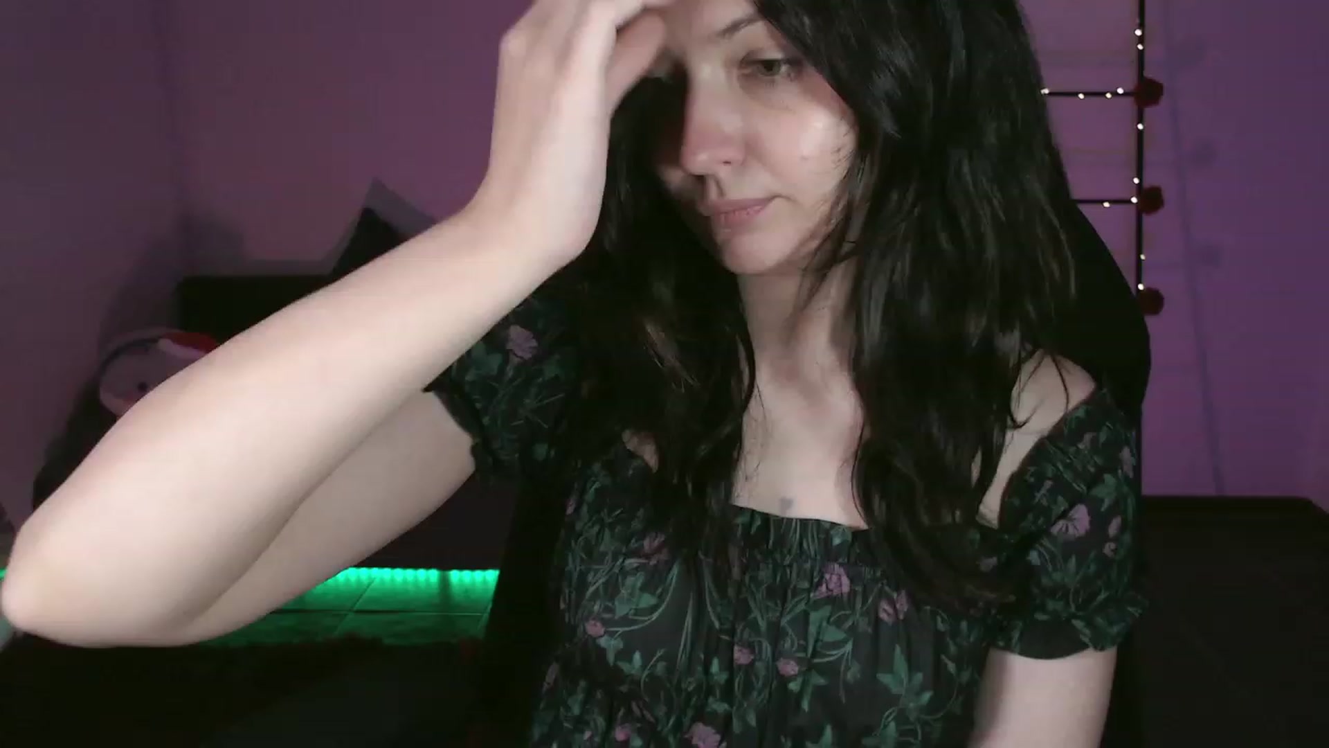 Gallery image thumbnail from RoomToAvoid's myfreecams stream on, 11/18/2023, 03:07 image 4 of 20