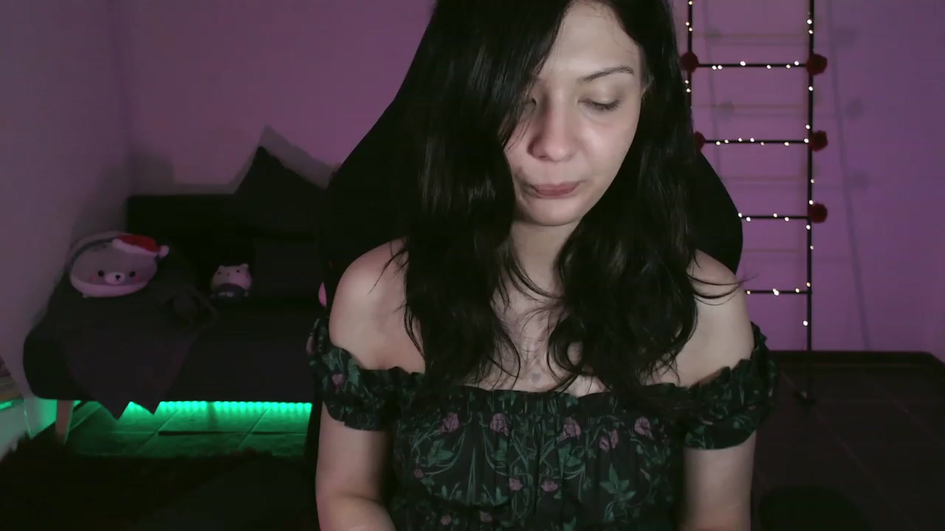 Gallery image thumbnail from RoomToAvoid's myfreecams stream on, 11/18/2023, 03:07 image 1 of 20