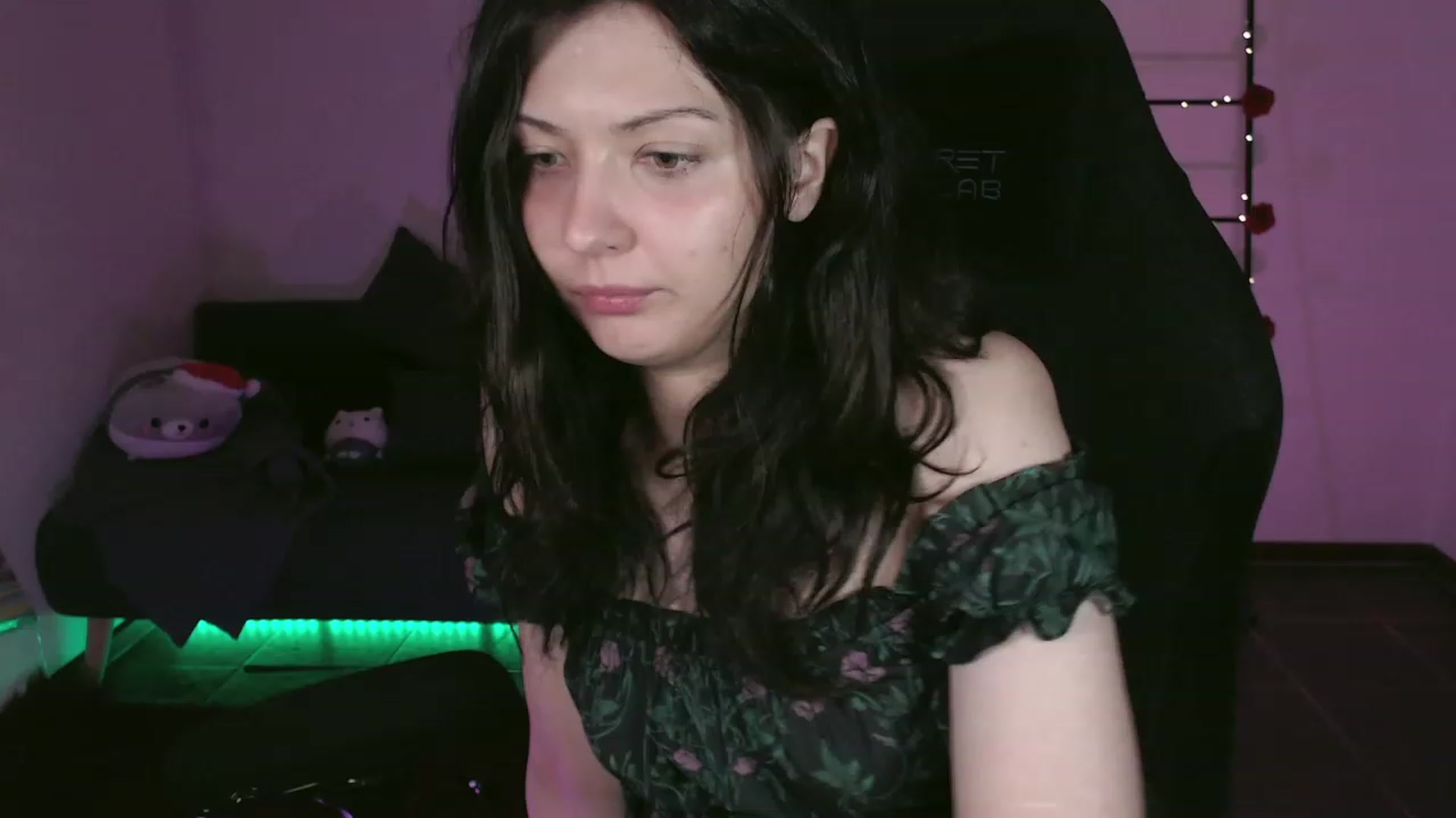 Gallery image thumbnail from RoomToAvoid's myfreecams stream on, 11/18/2023, 03:07 image 3 of 20