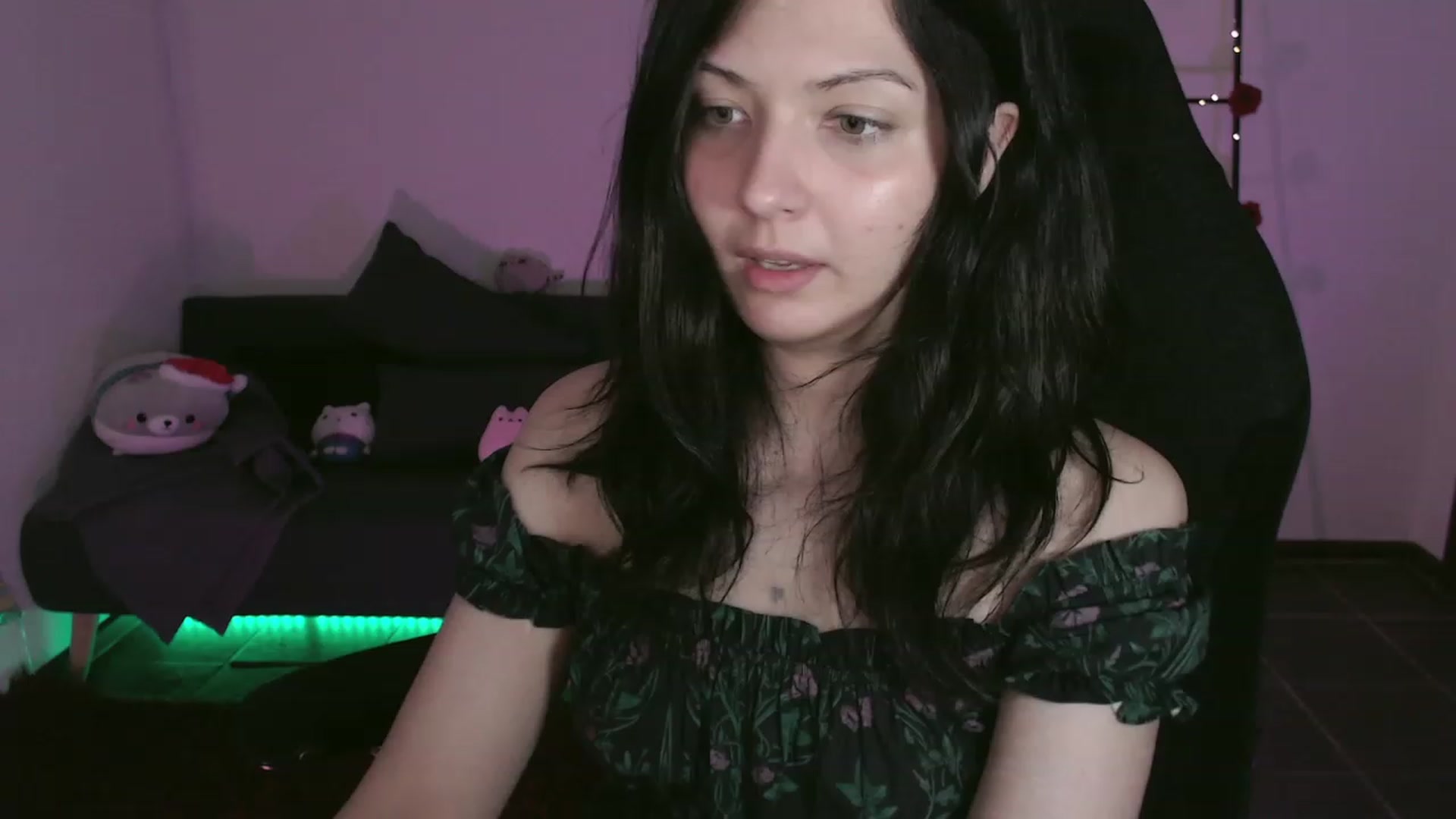Gallery image thumbnail from RoomToAvoid's myfreecams stream on, 11/18/2023, 03:07 image 10 of 20