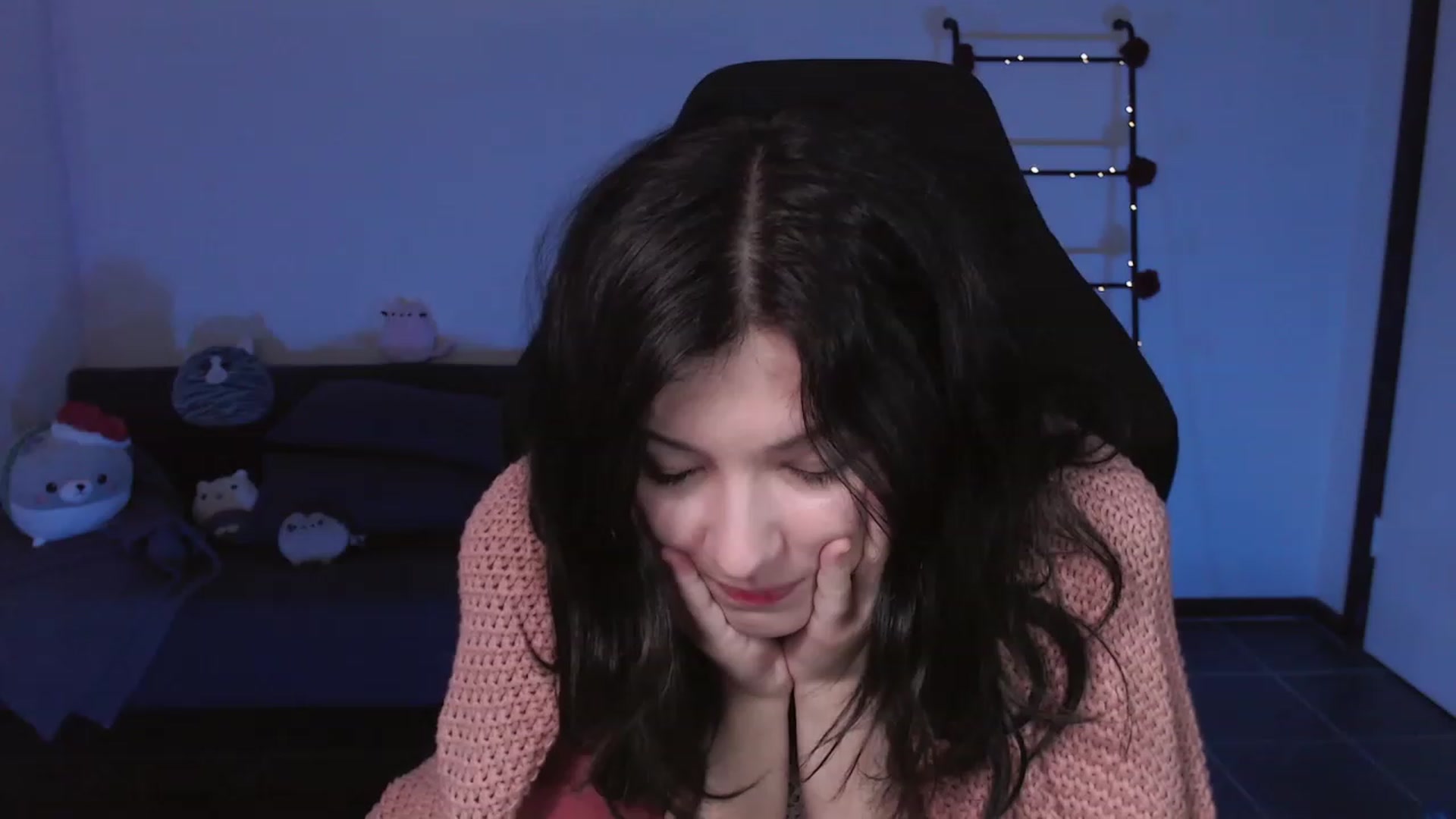 Gallery image thumbnail from RoomToAvoid's myfreecams stream on, 11/19/2023, 24:02 image 5 of 20