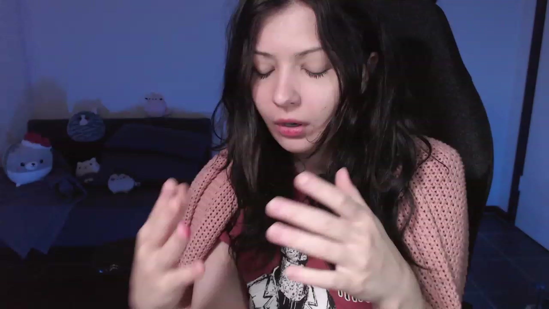 Gallery image thumbnail from RoomToAvoid's myfreecams stream on, 11/19/2023, 24:02 image 18 of 20