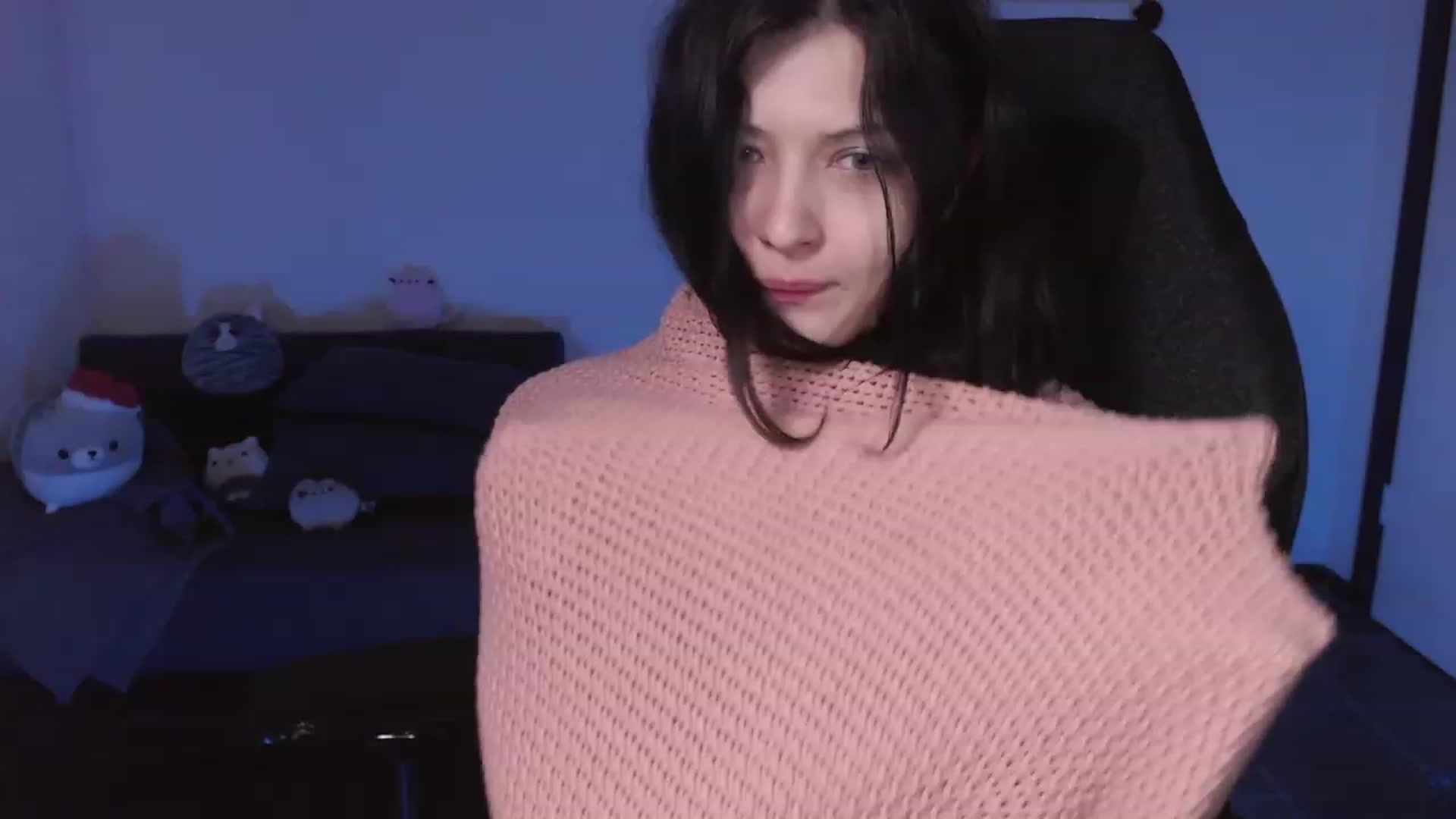 Gallery image thumbnail from RoomToAvoid's myfreecams stream on, 11/19/2023, 24:02 image 16 of 20