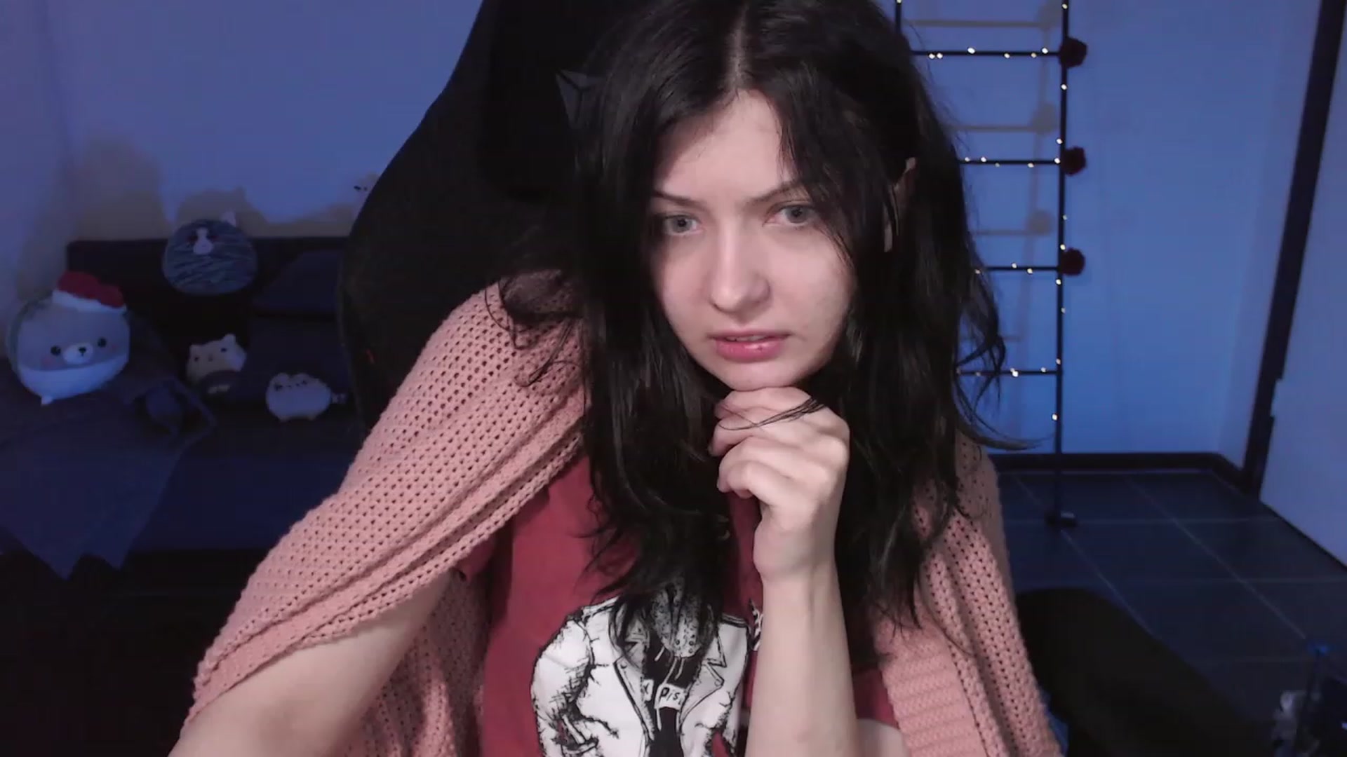 Gallery image thumbnail from RoomToAvoid's myfreecams stream on, 11/19/2023, 03:51 image 1 of 20