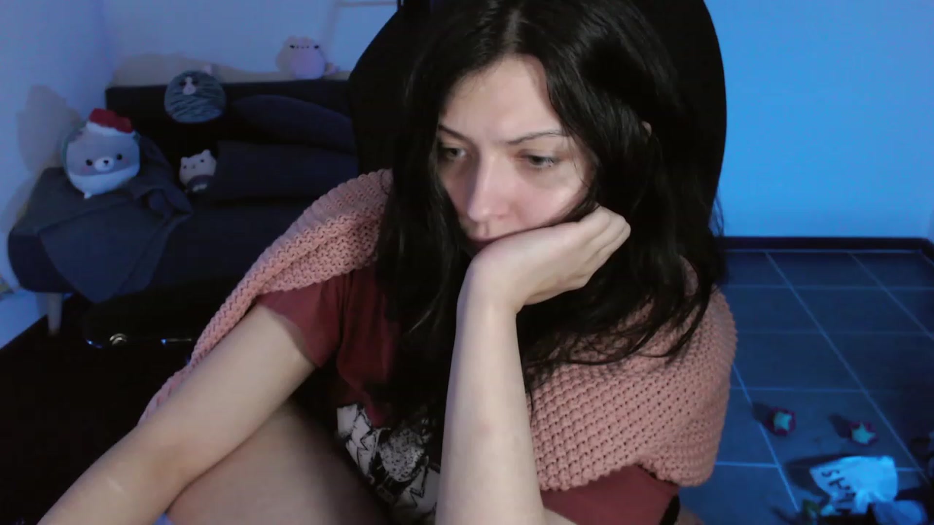Gallery image thumbnail from RoomToAvoid's myfreecams stream on, 11/19/2023, 07:52 image 10 of 20