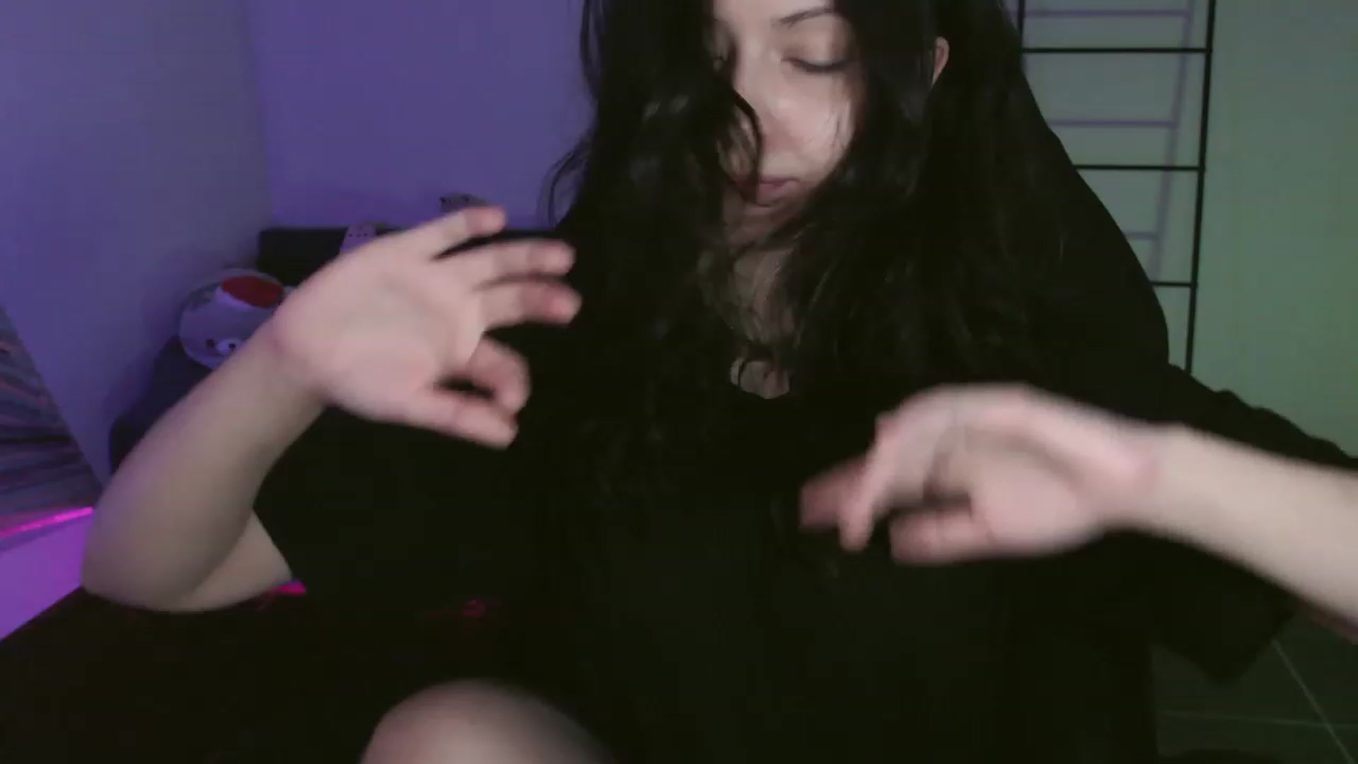 Gallery image thumbnail from RoomToAvoid's myfreecams stream on, 11/20/2023, 04:45 image 3 of 20