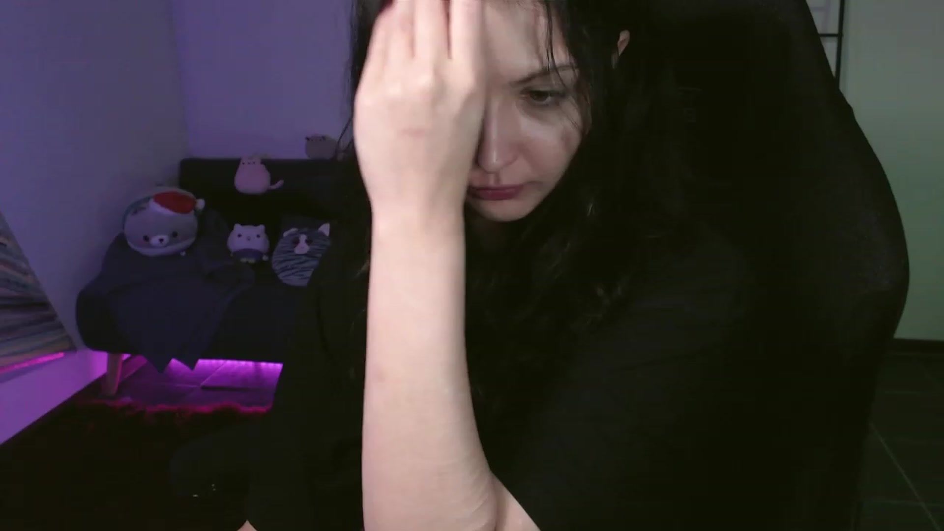 Gallery image thumbnail from RoomToAvoid's myfreecams stream on, 11/20/2023, 04:45 image 2 of 20