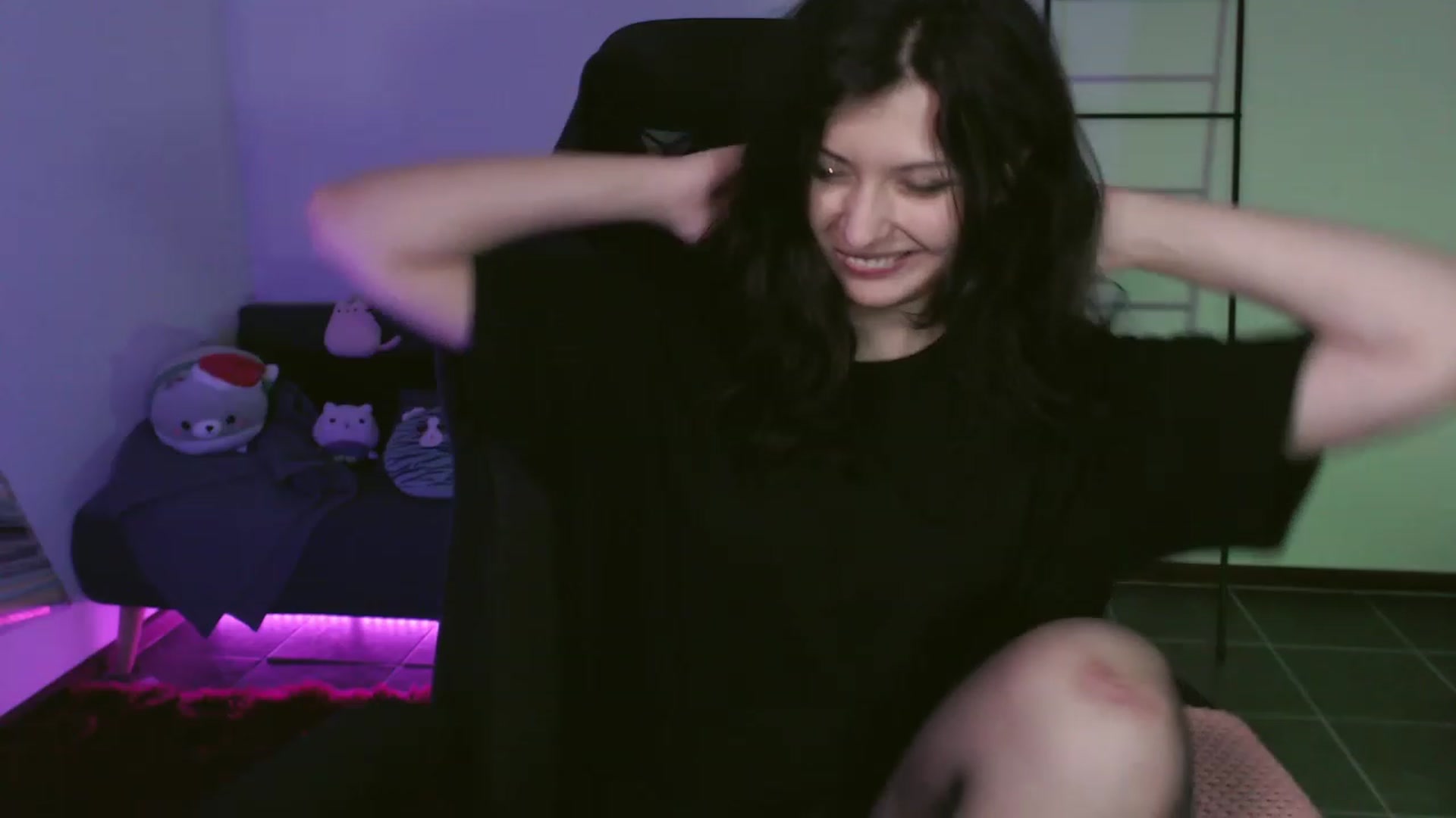 Gallery image thumbnail from RoomToAvoid's myfreecams stream on, 11/20/2023, 04:45 image 11 of 20