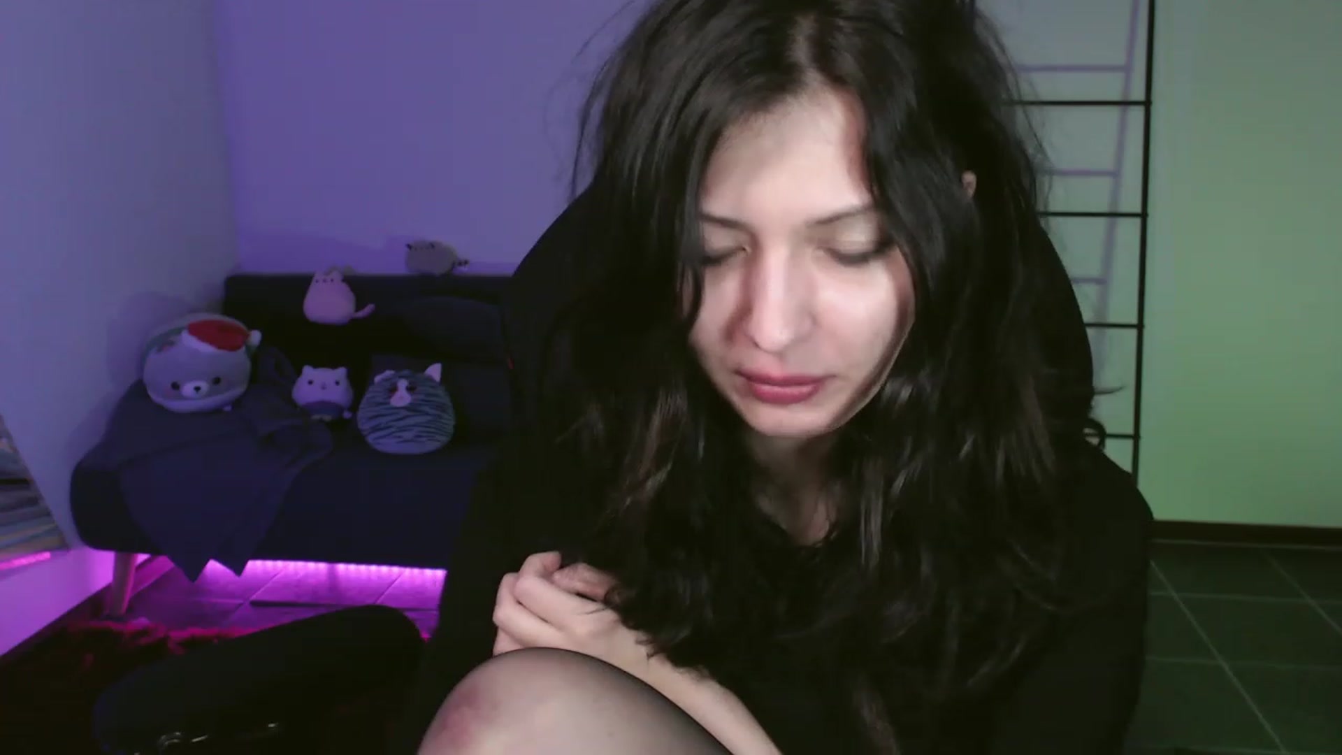 Gallery image thumbnail from RoomToAvoid's myfreecams stream on, 11/20/2023, 04:45 image 20 of 20