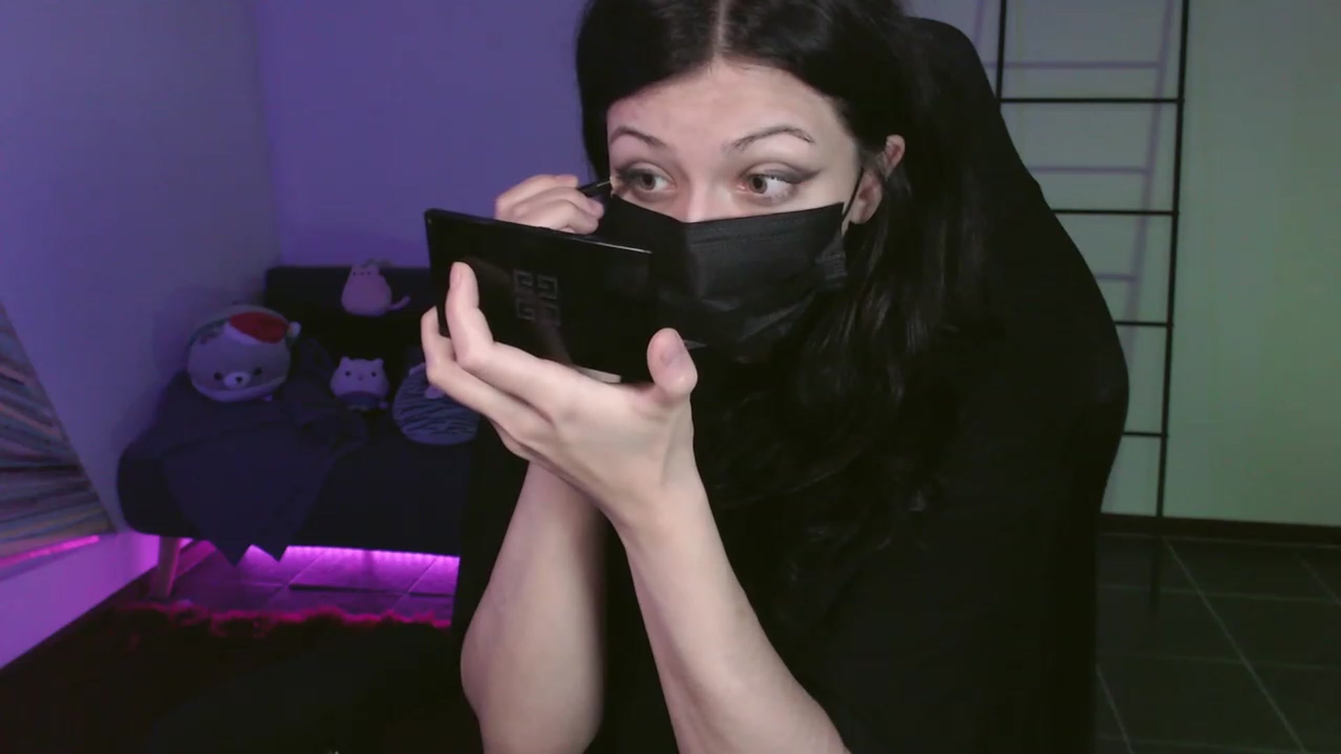 Gallery image thumbnail from RoomToAvoid's myfreecams stream on, 11/20/2023, 04:45 image 6 of 20