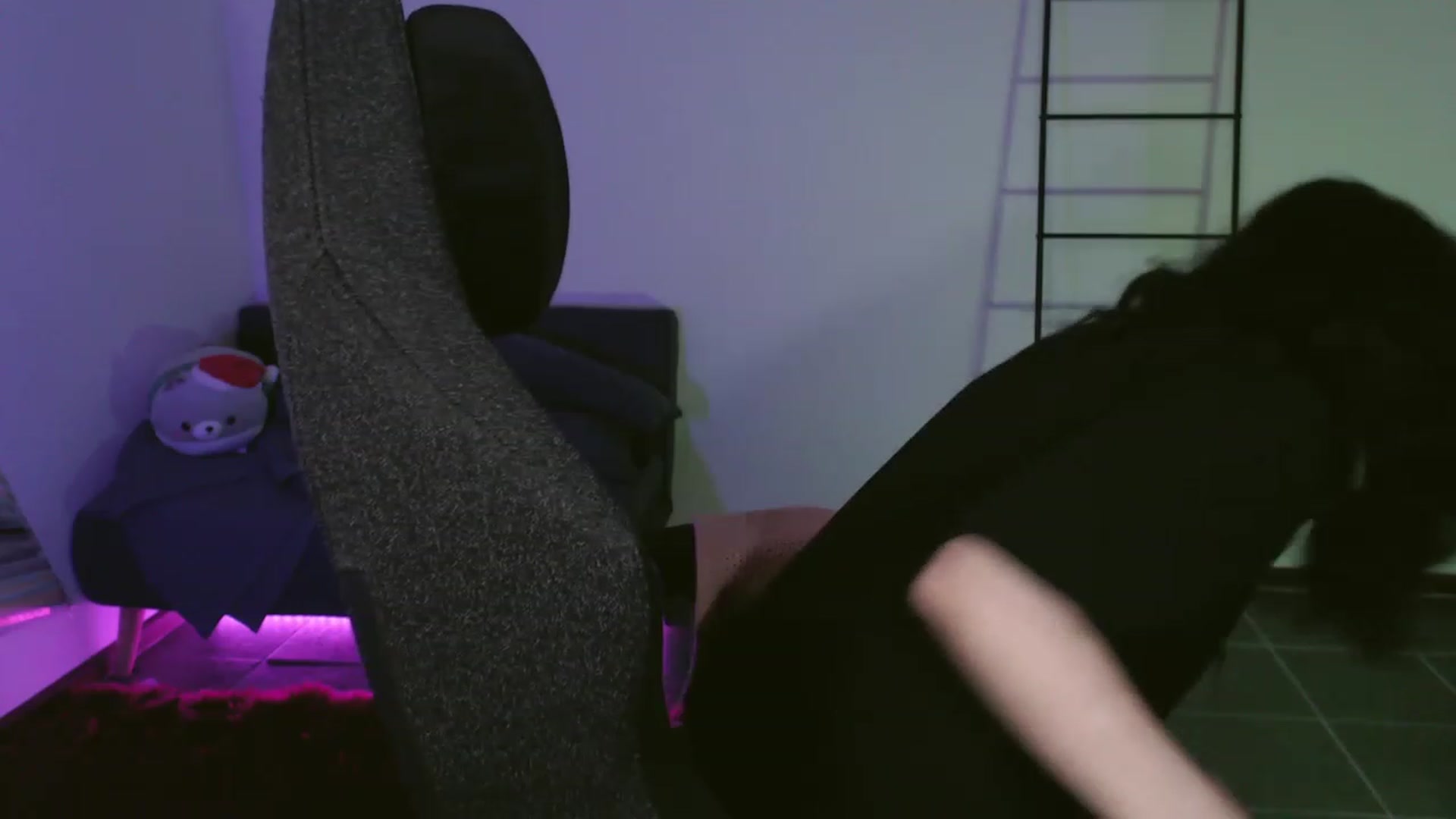Gallery image thumbnail from RoomToAvoid's myfreecams stream on, 11/20/2023, 04:45 image 10 of 20