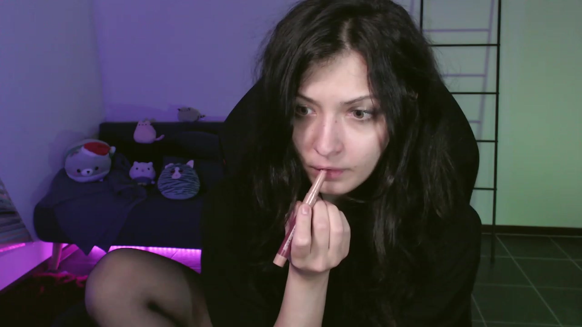 Gallery image thumbnail from RoomToAvoid's myfreecams stream on, 11/20/2023, 04:45 image 17 of 20