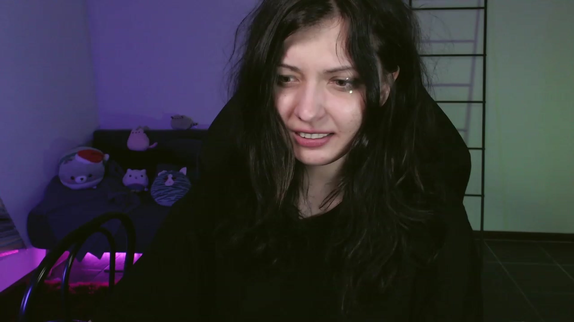 Gallery image thumbnail from RoomToAvoid's myfreecams stream on, 11/20/2023, 08:34 image 18 of 20