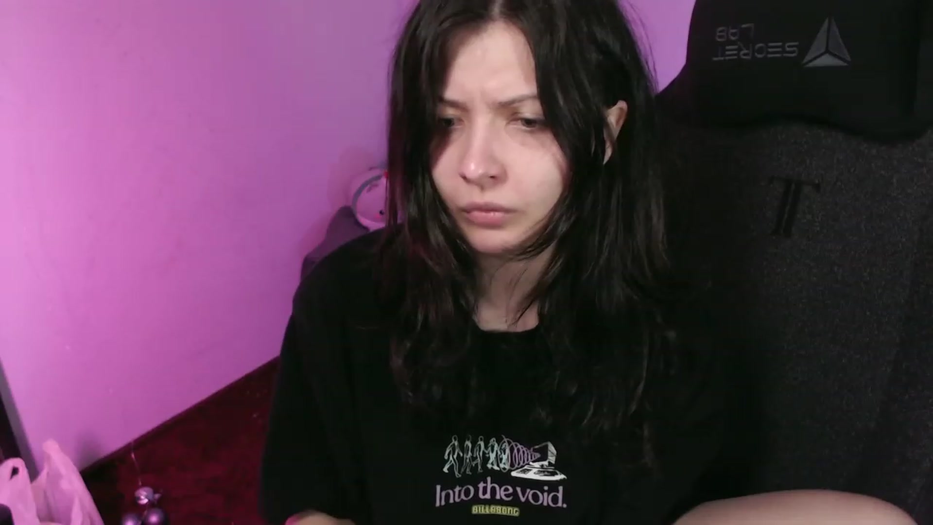 Gallery image thumbnail from RoomToAvoid's myfreecams stream on, 11/22/2023, 01:41 image 9 of 20