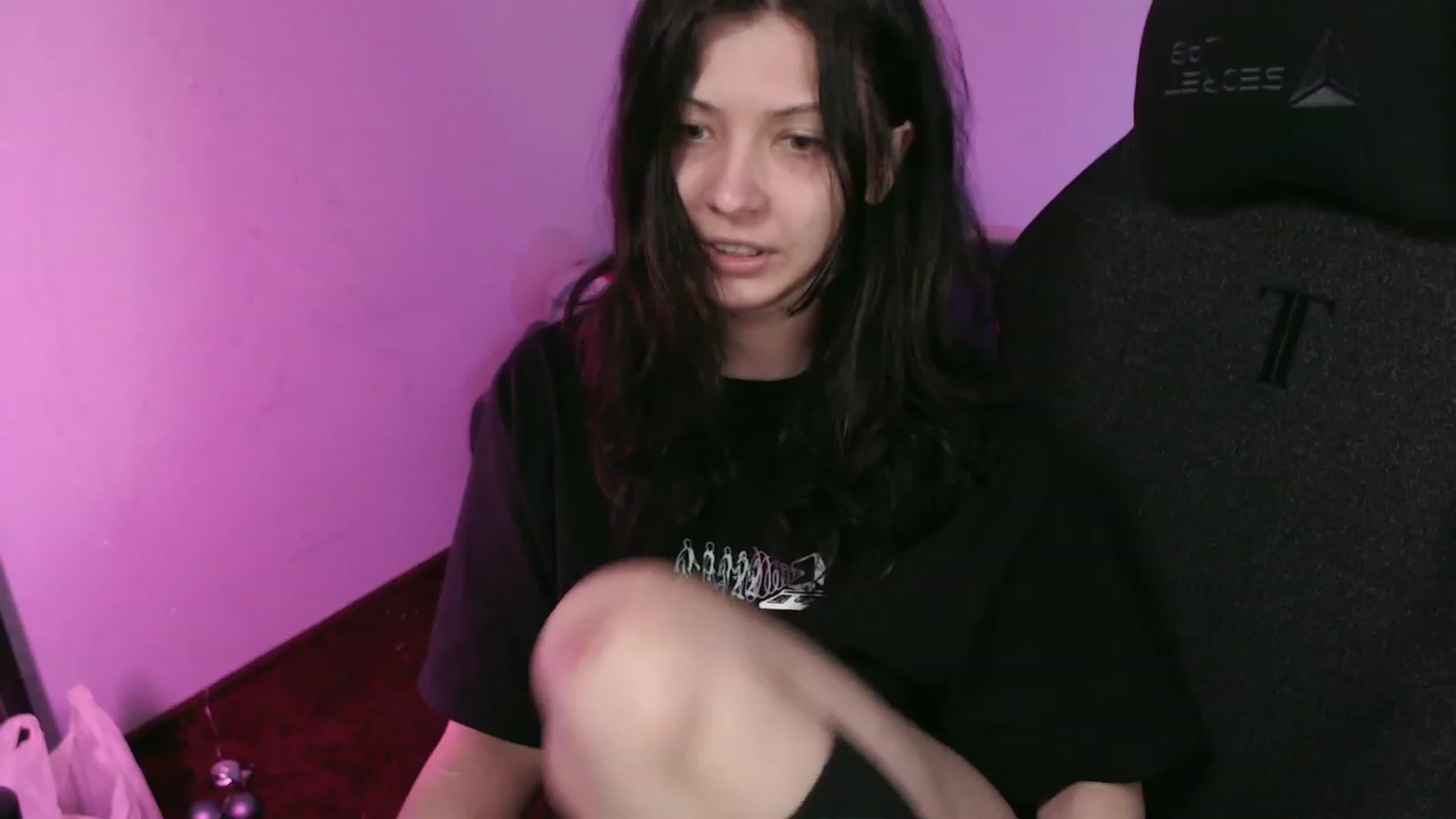 Gallery image thumbnail from RoomToAvoid's myfreecams stream on, 11/22/2023, 01:41 image 5 of 20
