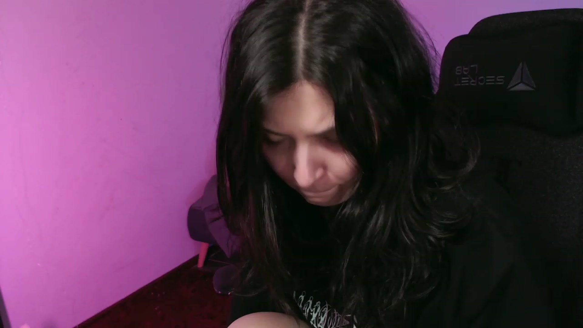 Gallery image thumbnail from RoomToAvoid's myfreecams stream on, 11/22/2023, 01:41 image 2 of 20