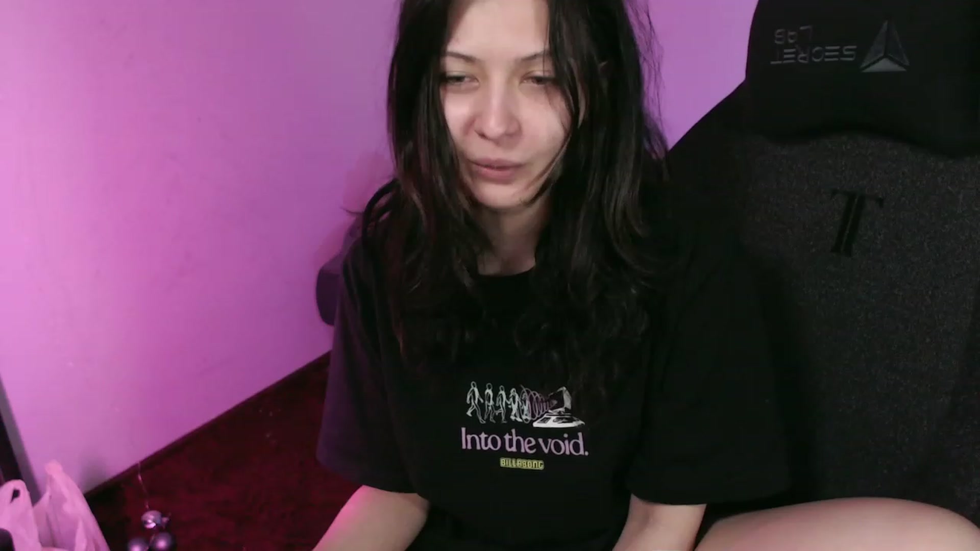 Gallery image thumbnail from RoomToAvoid's myfreecams stream on, 11/22/2023, 01:41 image 4 of 20